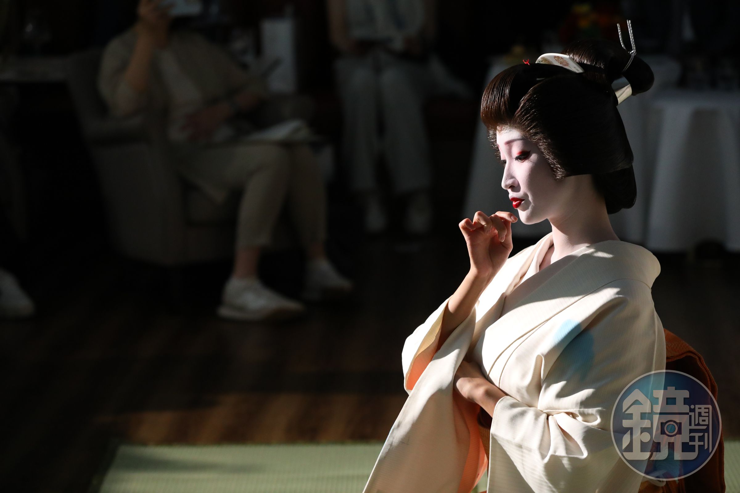 藝伎多都葉小姐在〈衹園小唄〉的表演中，透過四季變化，細膩表現京都衹園獨特的詩意。