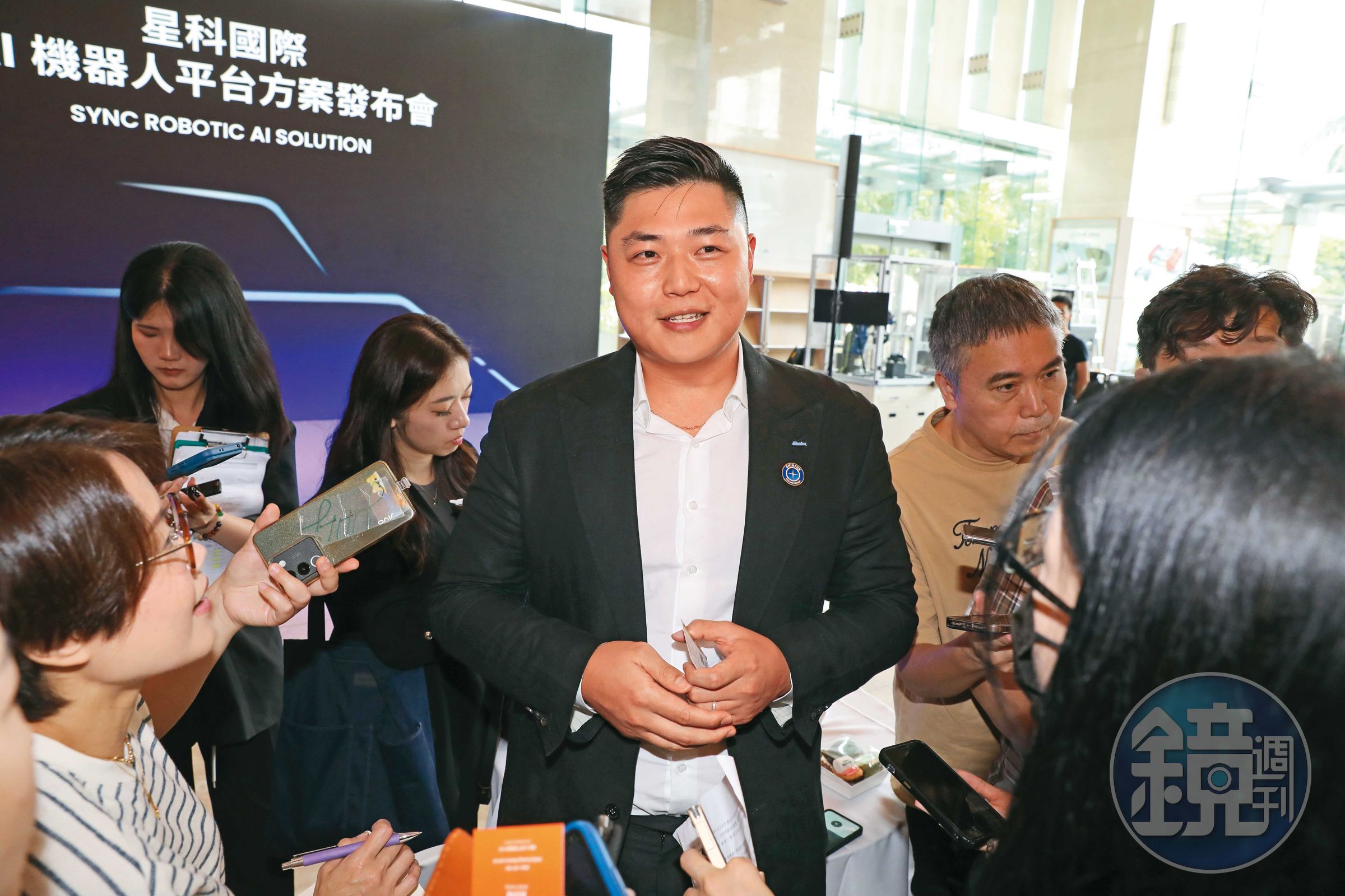 星科國際董事長郭守富25歲時，便自美國返回集團歷練。