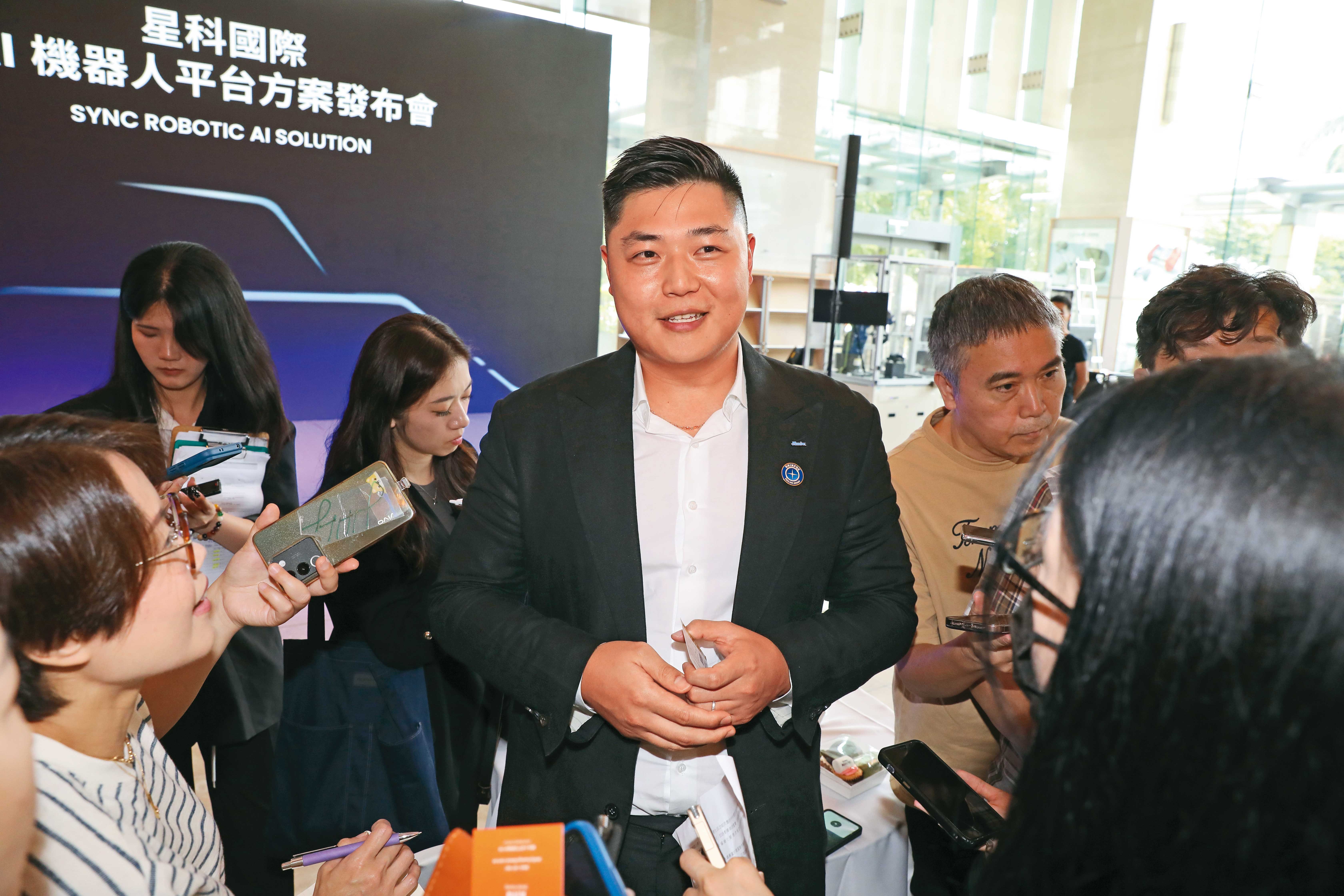 星科國際董事長郭守富25歲時，便自美國返回集團歷練。