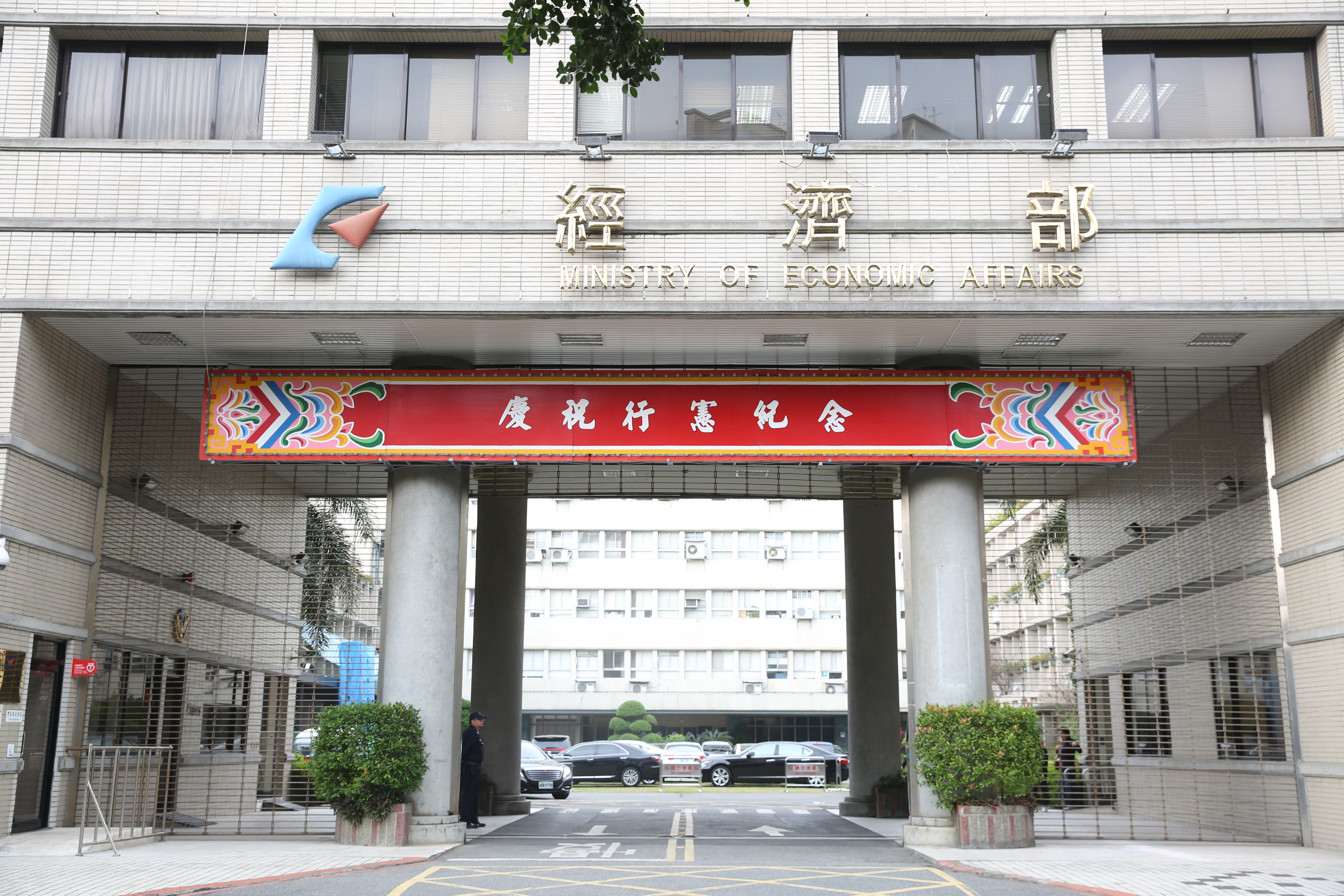 風電國產化政策又堪稱是選商遊戲規則裡面的「重中之重」,如何拿捏、取捨,考驗著經濟部相關官員的智慧。