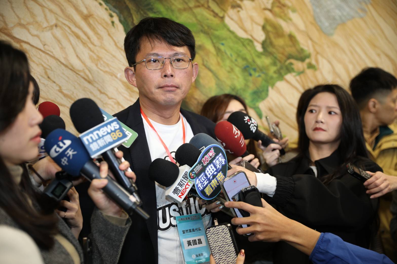 民眾黨立委黃國昌提案刪除檢警與打詐的經費，讓媒體人黃智賢看不下去。（本刊資料照）