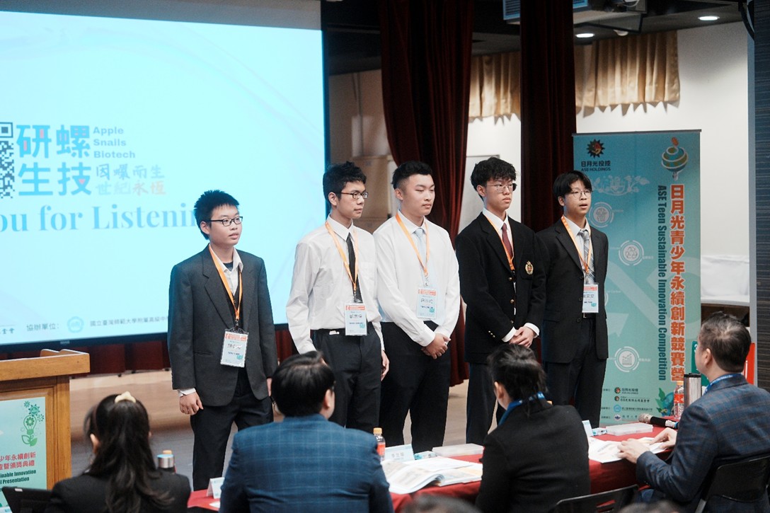 「2024日月光青少年永續創新競賽」奪冠的團隊係由5位高二學生組成，他們試圖解決福壽螺對生態和農民生計的傷害，並結合生技創新創造出市場價值。（日月光提供）