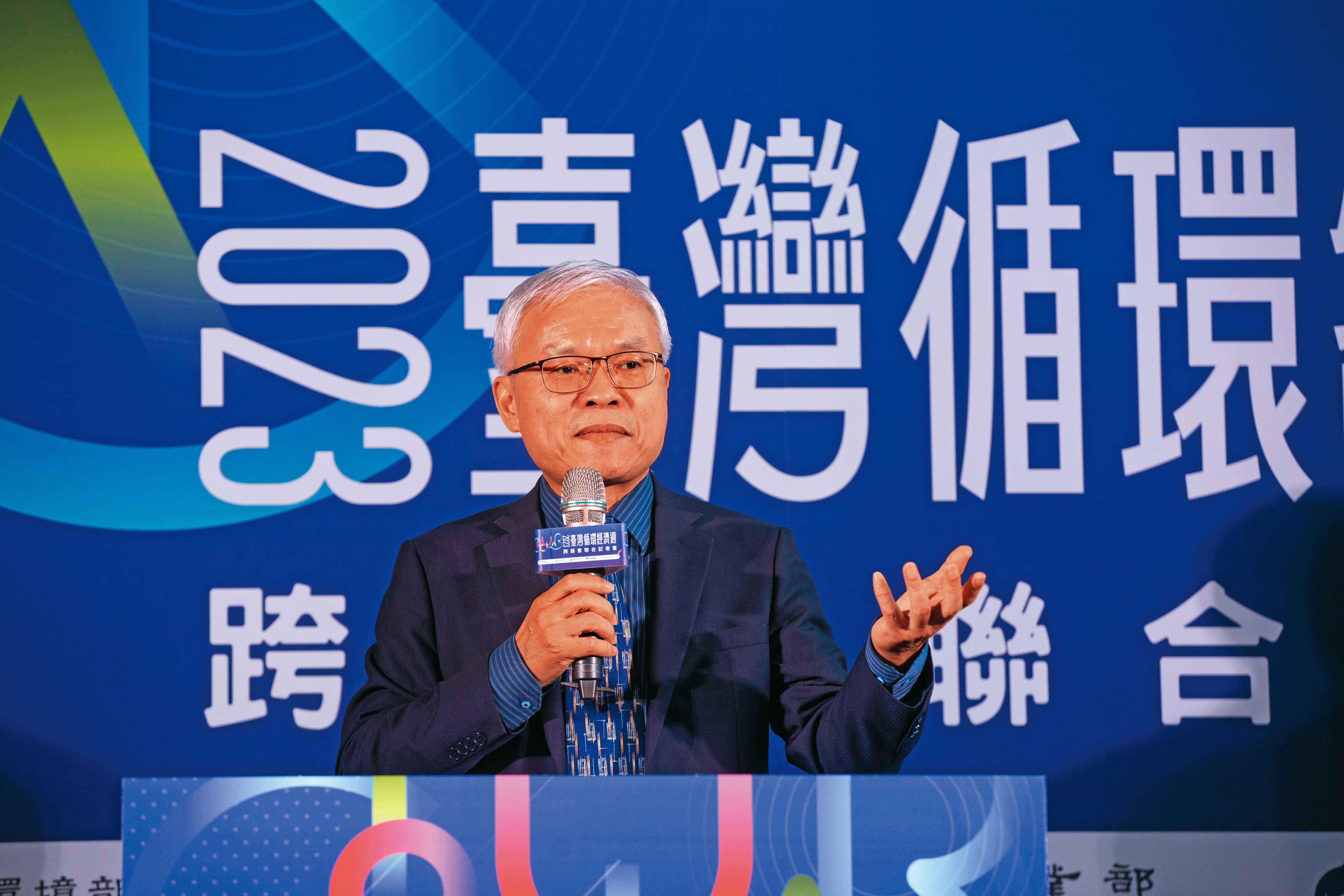 農業部資源永續利用司長莊老達鼓勵農電共生，但要讓農民作主，仍有挑戰需克服。