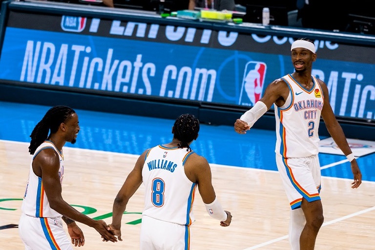 雷霆大勝灰狼在NBA季後賽西區決賽奪下開門紅。（翻攝自X@okcthunder）