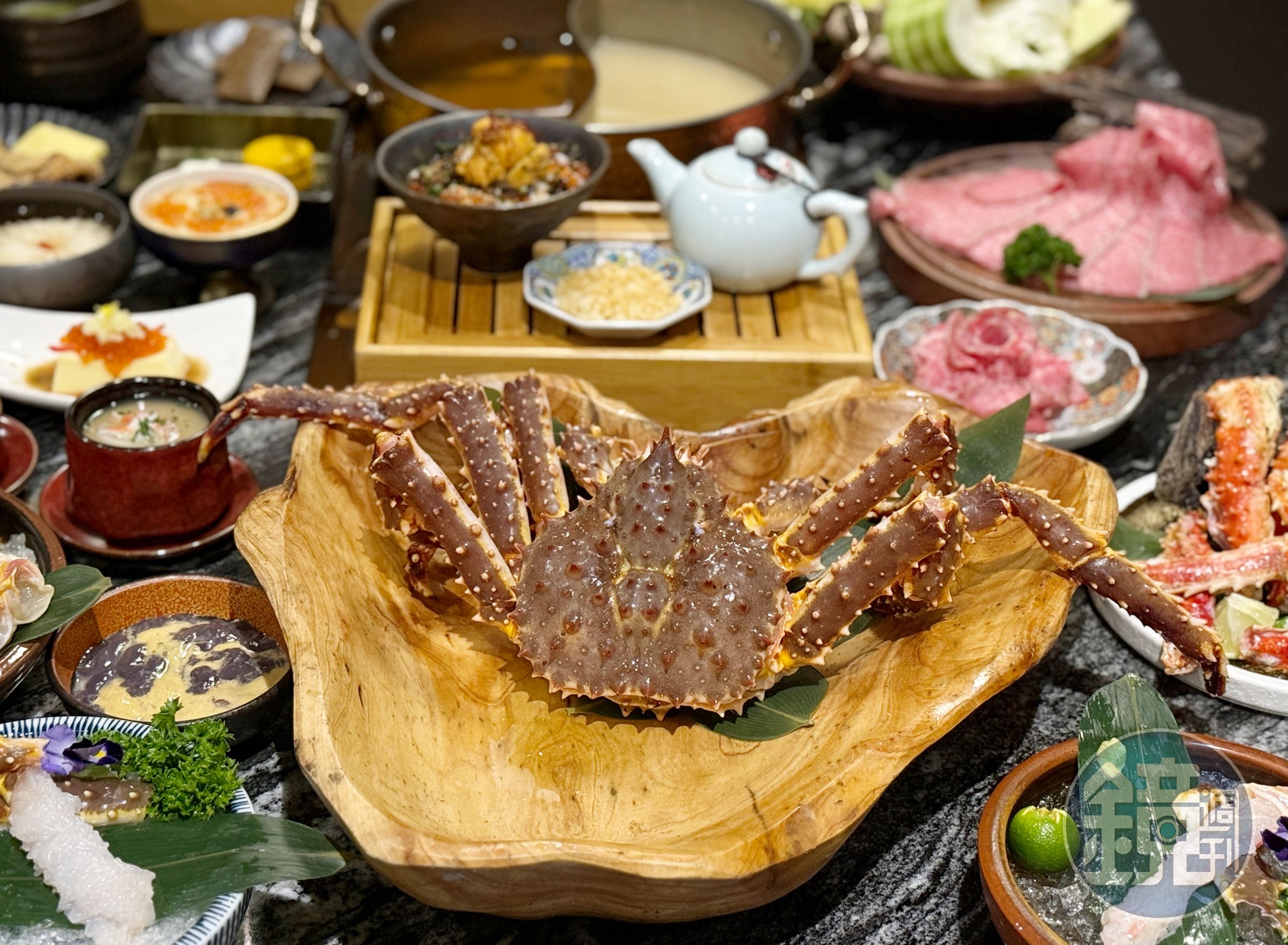 二本松涮涮屋推出秋季期間限定「日本極上帝王蟹雙人套餐」，海陸雙饗超奢華。
