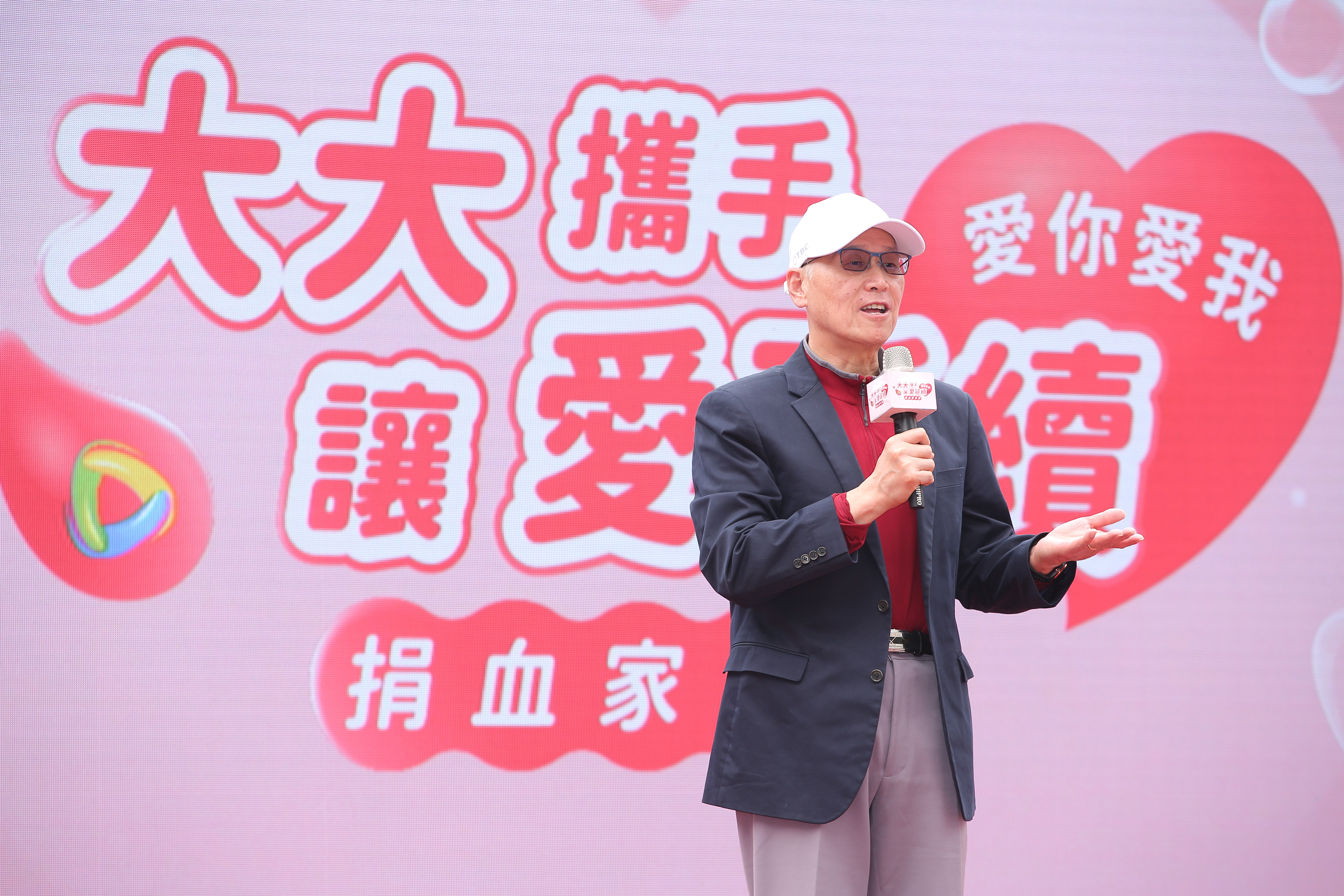 李大維表示，捐血可促進血液新陳代謝，避免心臟病和發生中風，台灣平均每7人有1人捐血，鼓勵65歲以下的民眾趕快出門捐血。