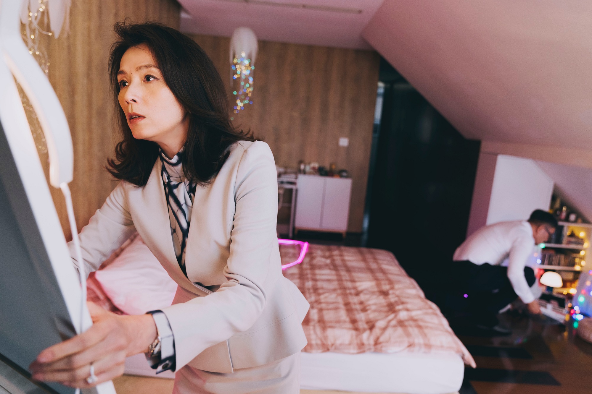 葉全真細膩詮釋《塑膠花》中冷酷的母親角色。（抓馬文化提供）