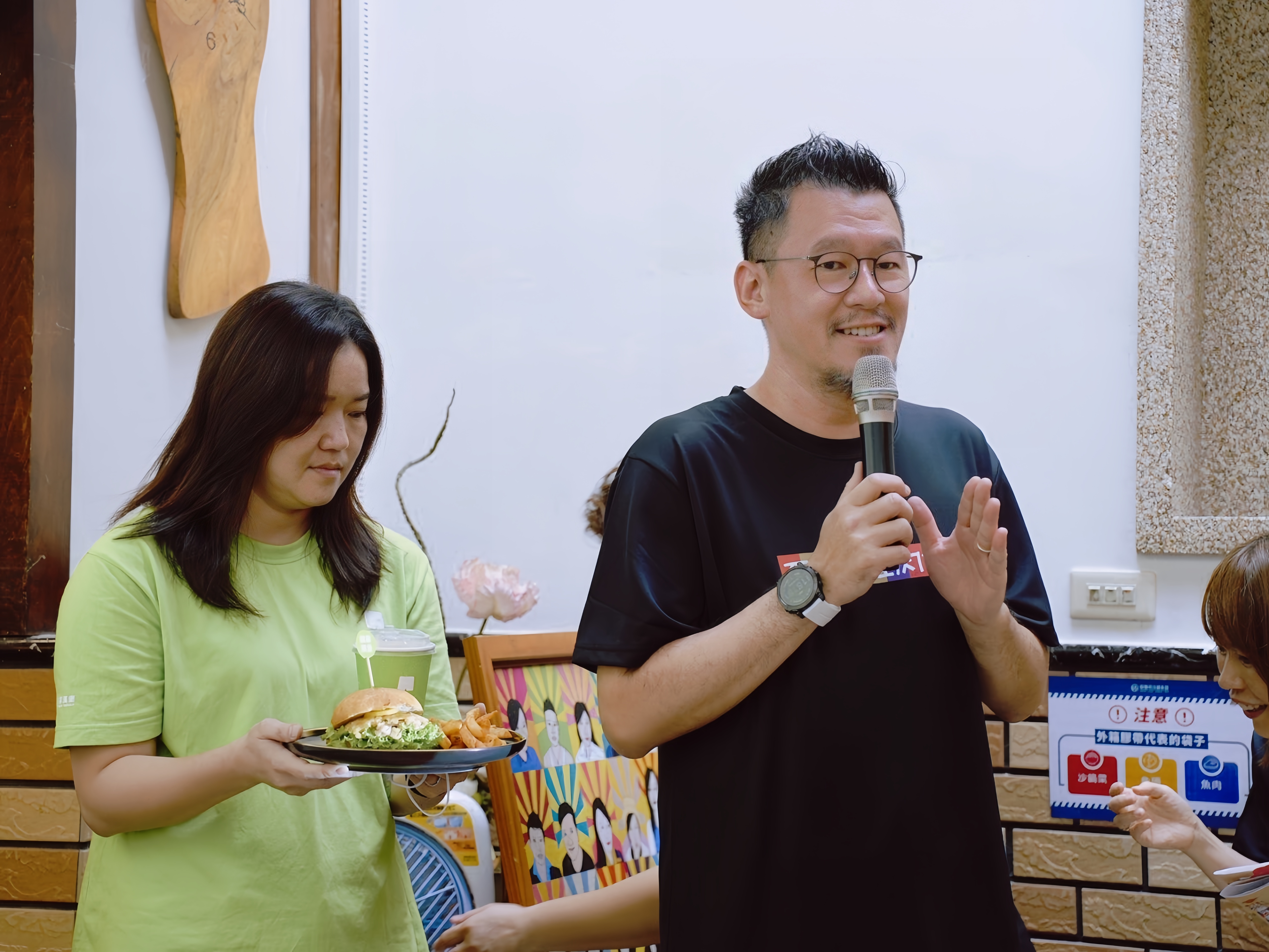 出席論壇的樂檸漢堡品牌代表。（林聰明沙鍋魚頭提供）
