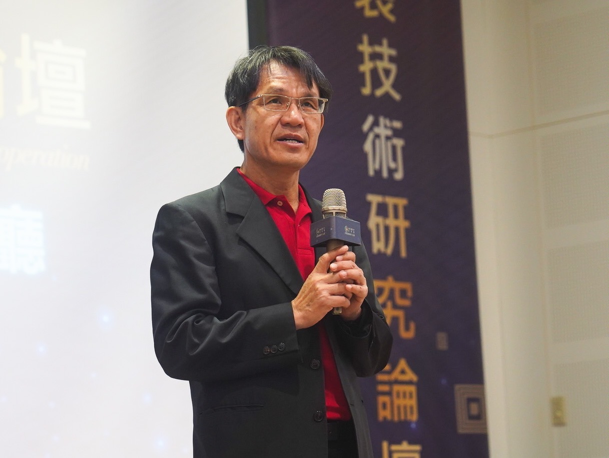 日月光今日舉辦第11屆封裝技術研究論壇，日月光高雄廠資深副總洪松井表示，未來半導體產業的領先關鍵，取決於科技人才的培育政策。（日月光提供）