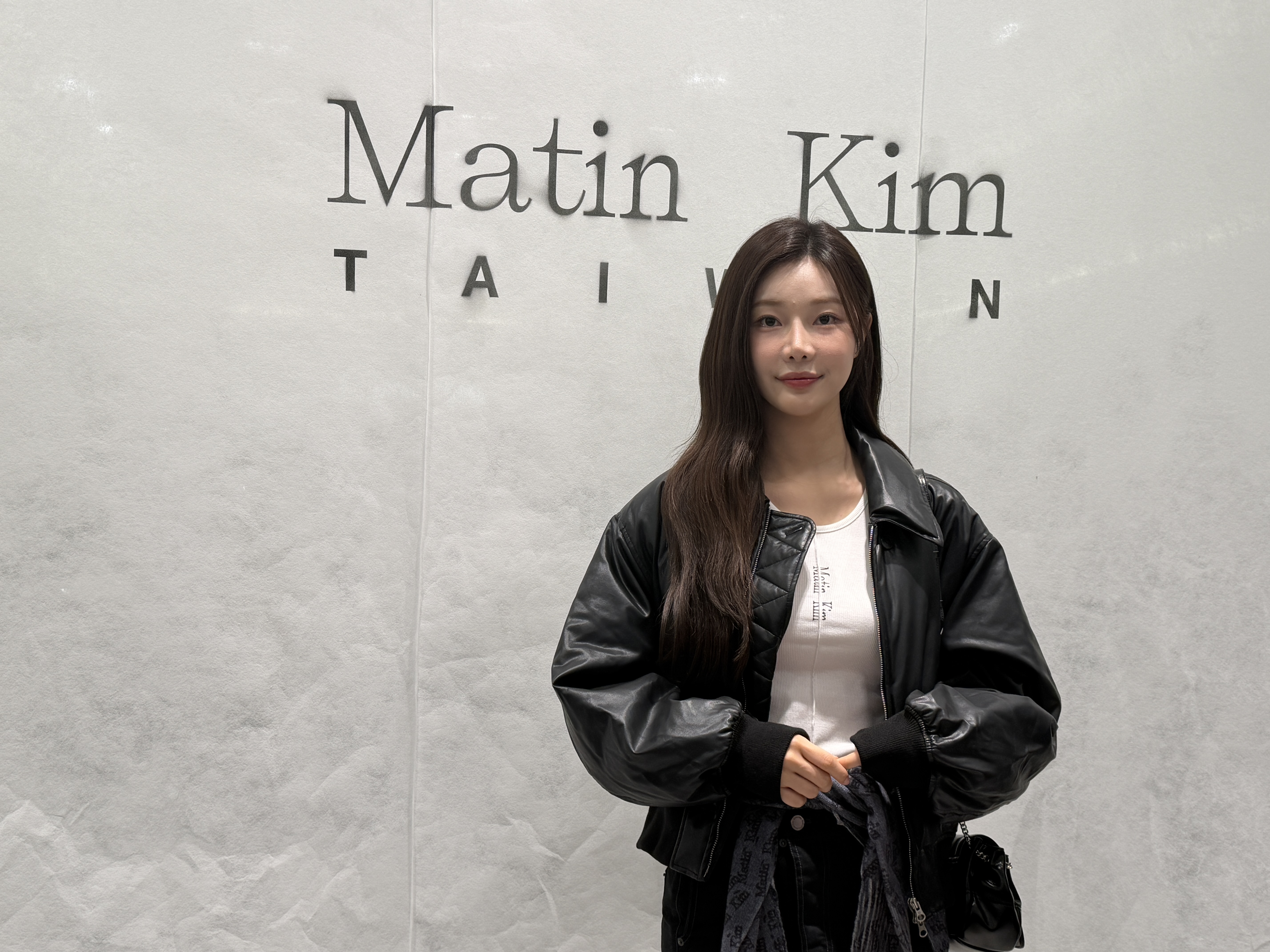 Netflix韓國熱門戀愛實境節目《單身即地獄4》人氣女孩李時安來出席Matin Kim登台滿一週年活動。