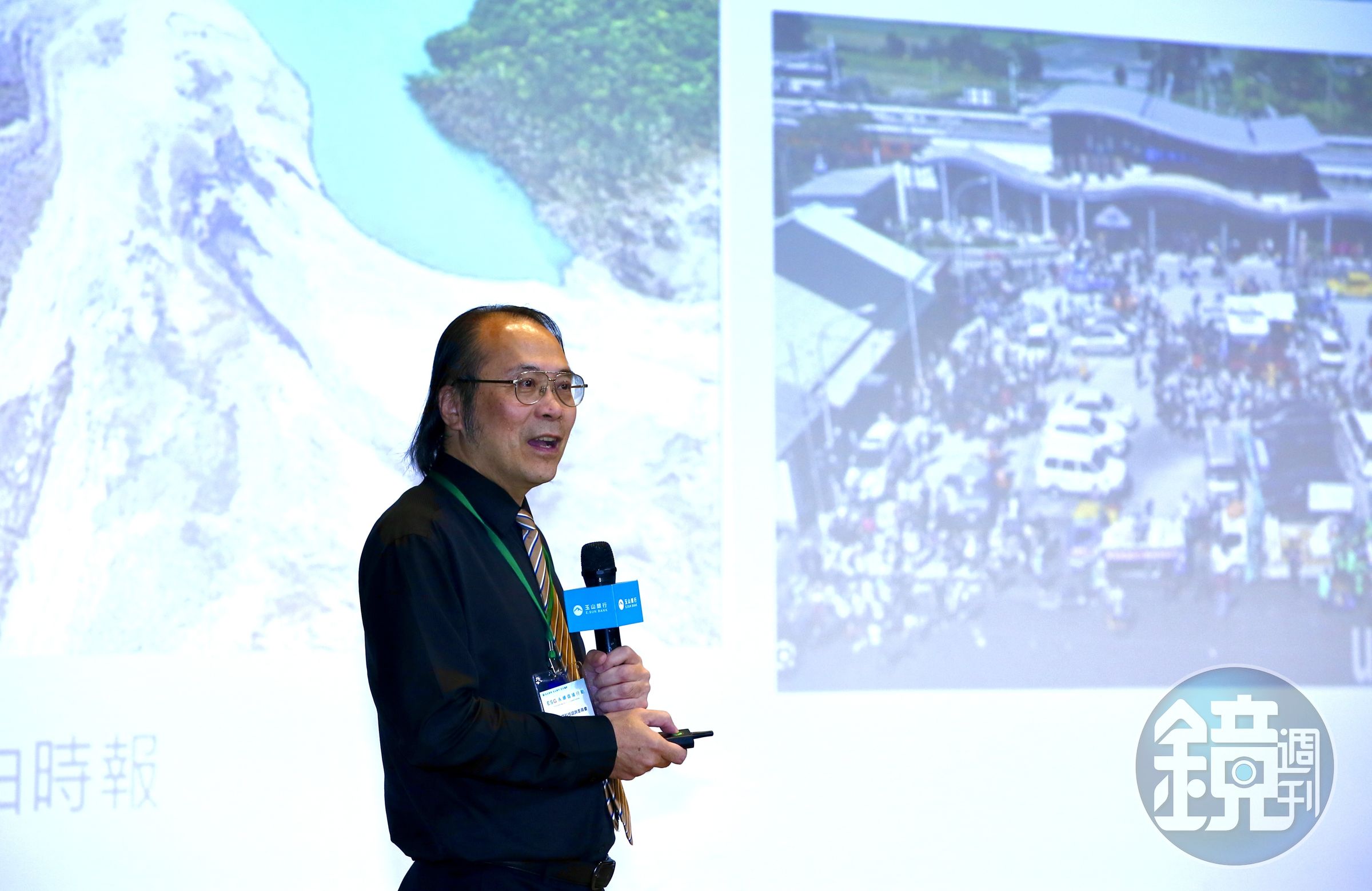 玉山金科技顧問簡立峰指出，AI帶來兩面刃，兩種人救台灣：一是外國人，一是機器人。