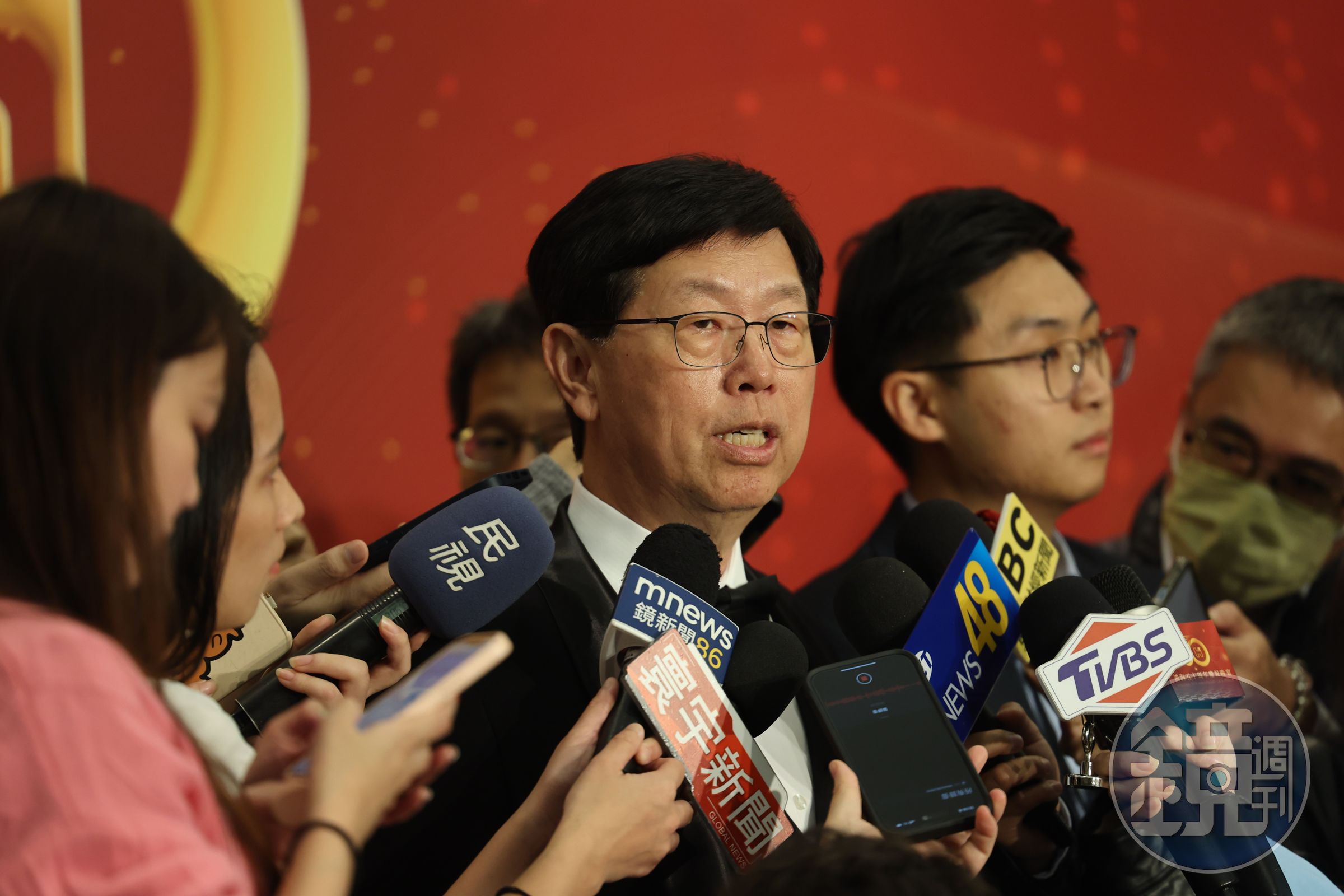 各界關心蘋果執行長庫克是否會與創辦人郭台銘同台現身?劉揚偉回應賣個關子。