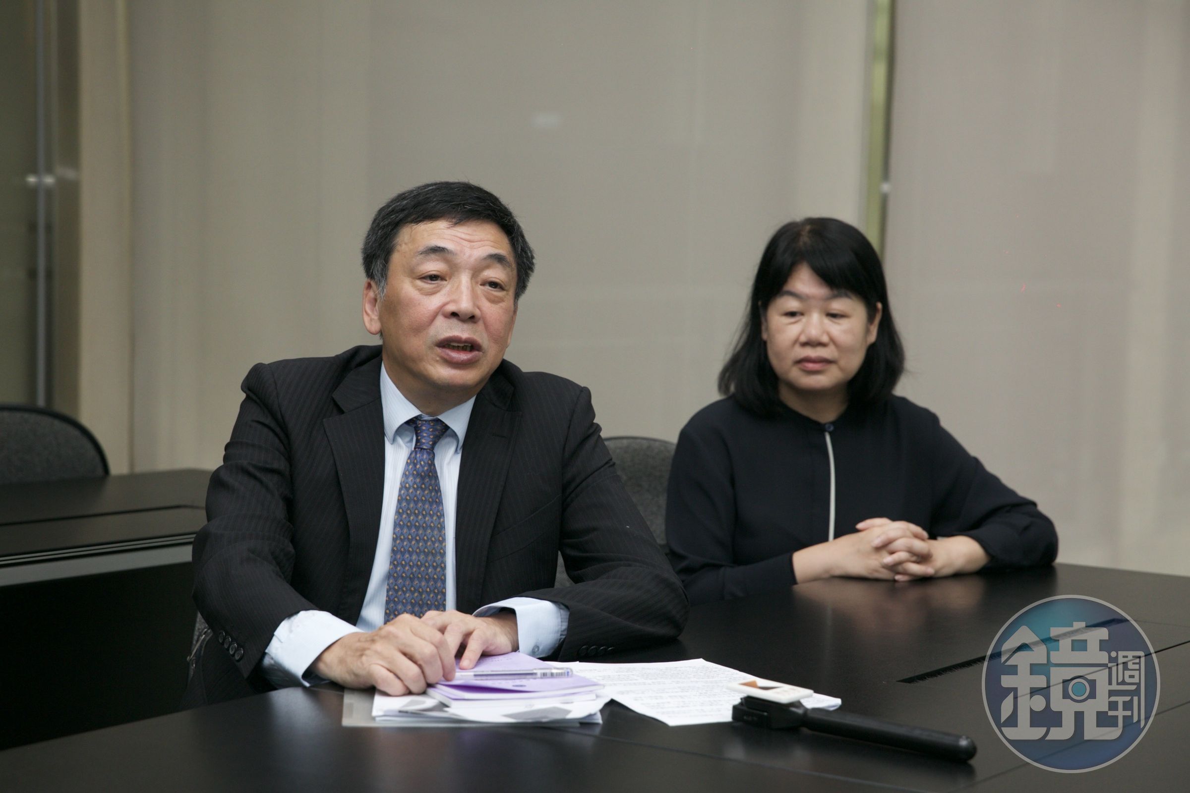 森崴股東會後的媒體聯訪,由森崴總經理林坤煌(左)代表發言。