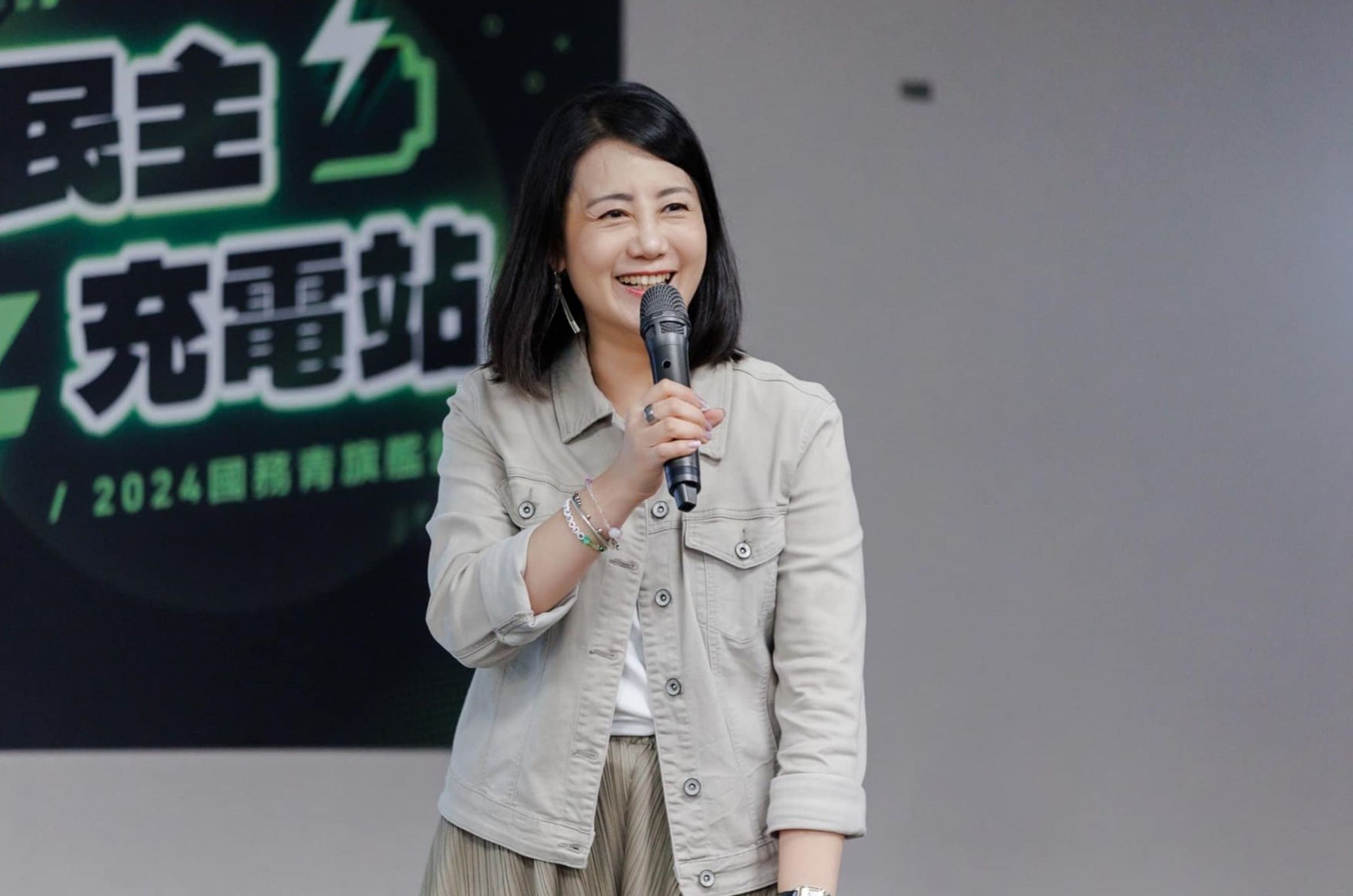 民進黨團幹事長吳思瑤在會期結束後的發言中批評，藍白兩黨在立院內頻頻提出毀憲亂政的議案。（示意圖，翻攝吳思瑤臉書）