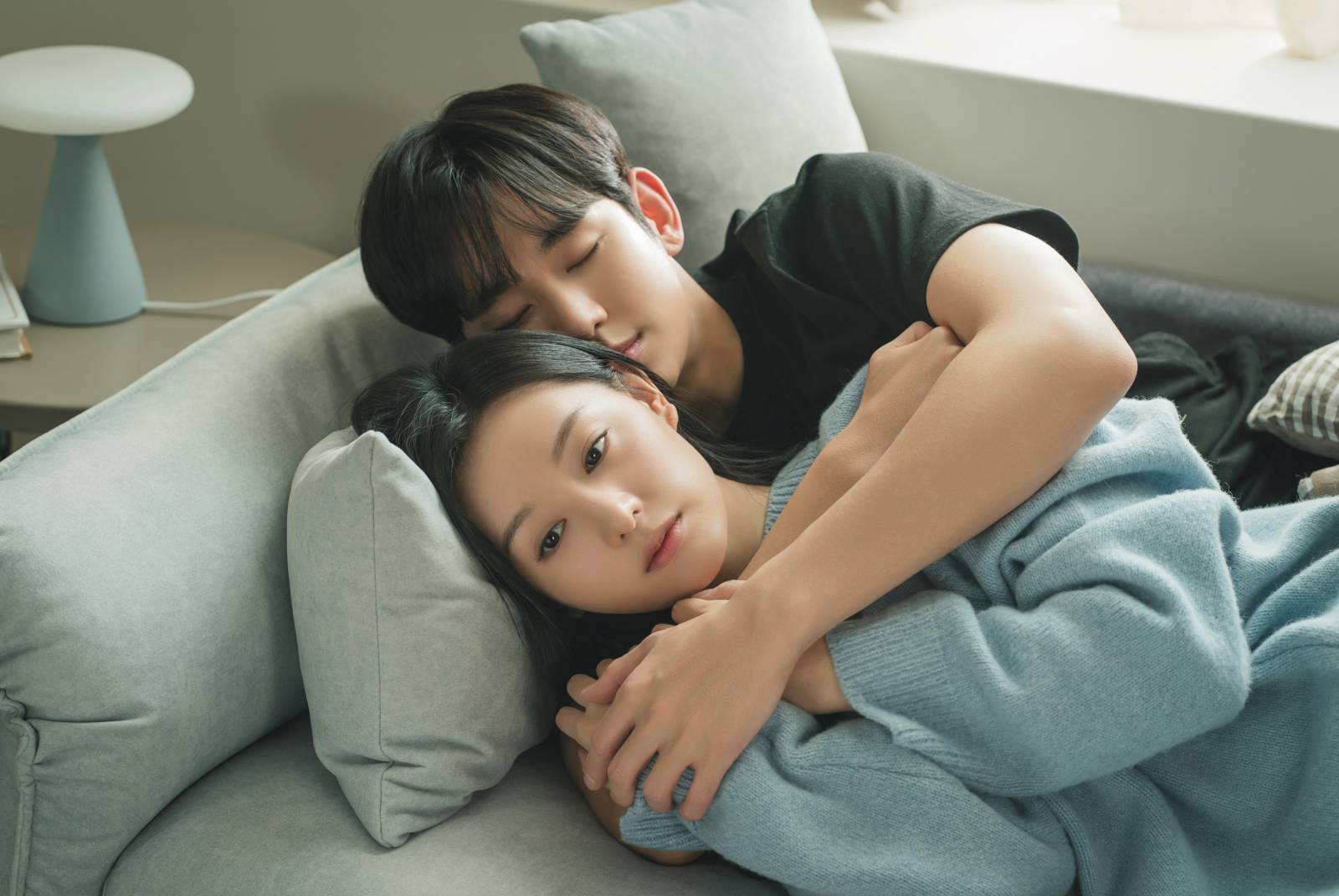 金秀賢與金智媛因為《淚之女王》粉紅泡泡太強烈,也是網友敲碗「元旦情侶」的候選。(Netflix提供)