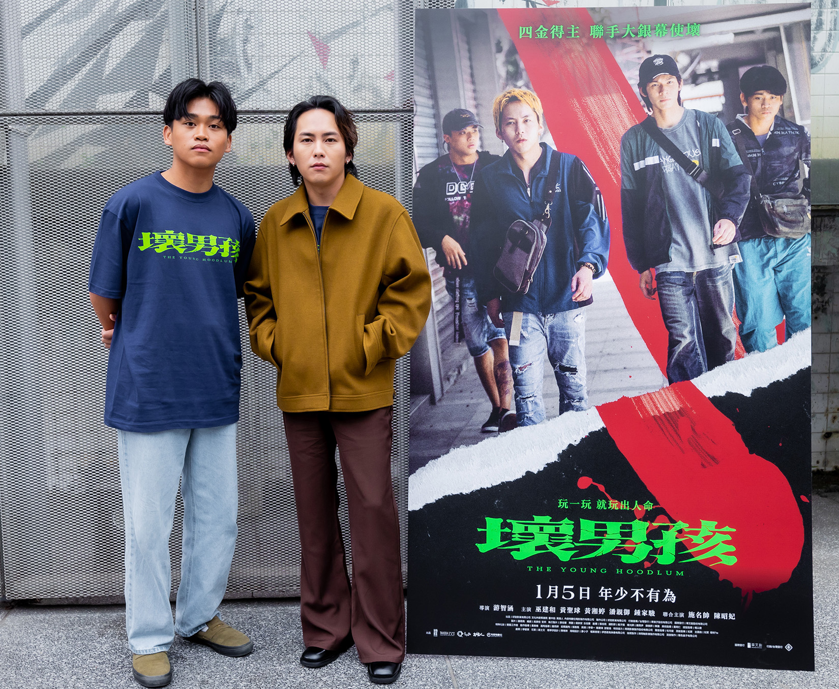 時隔8年再登上大銀幕，鍾家駿（左）笑說：「我長大了！」巫建和（右）則說這次挑戰滿大。（好勁影業有限公司提供）