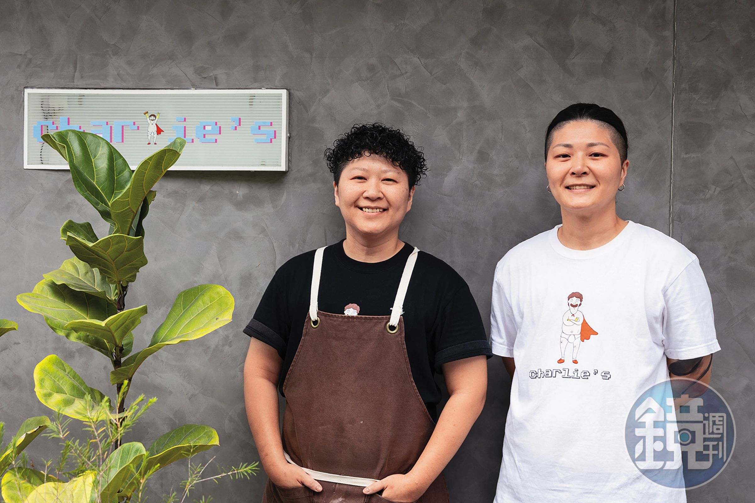 莊欣茹(左)與妹妹莊欣瑜(右)一起在嘉義巷弄裡打造叉里包,讓吃早餐變得講究。