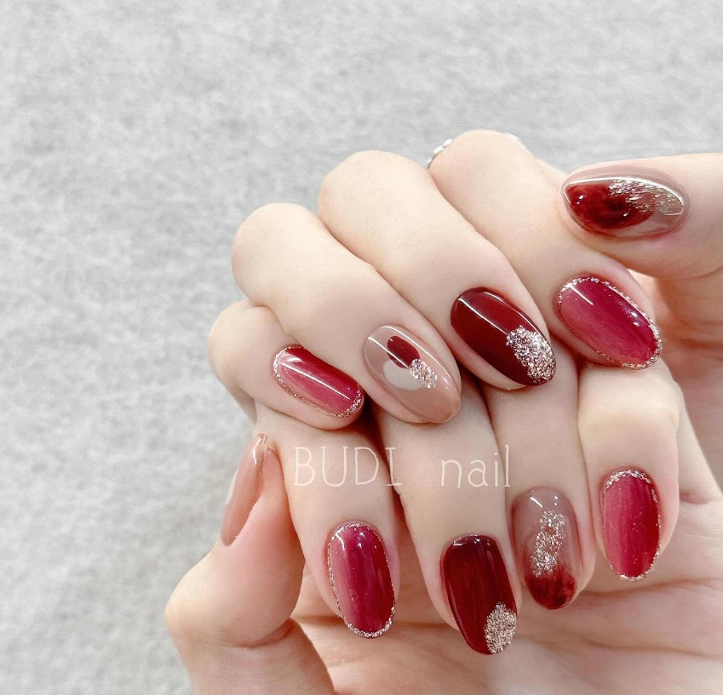 台灣美甲師「卜滴BUDI」作品。(翻攝自bu.di.nail IG)