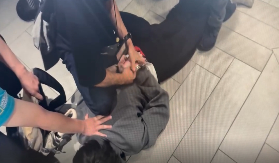 男子網戀暈船遭詐騙，還被詐騙集團利用慘淪「面交車手」遭逮。（警方提供）