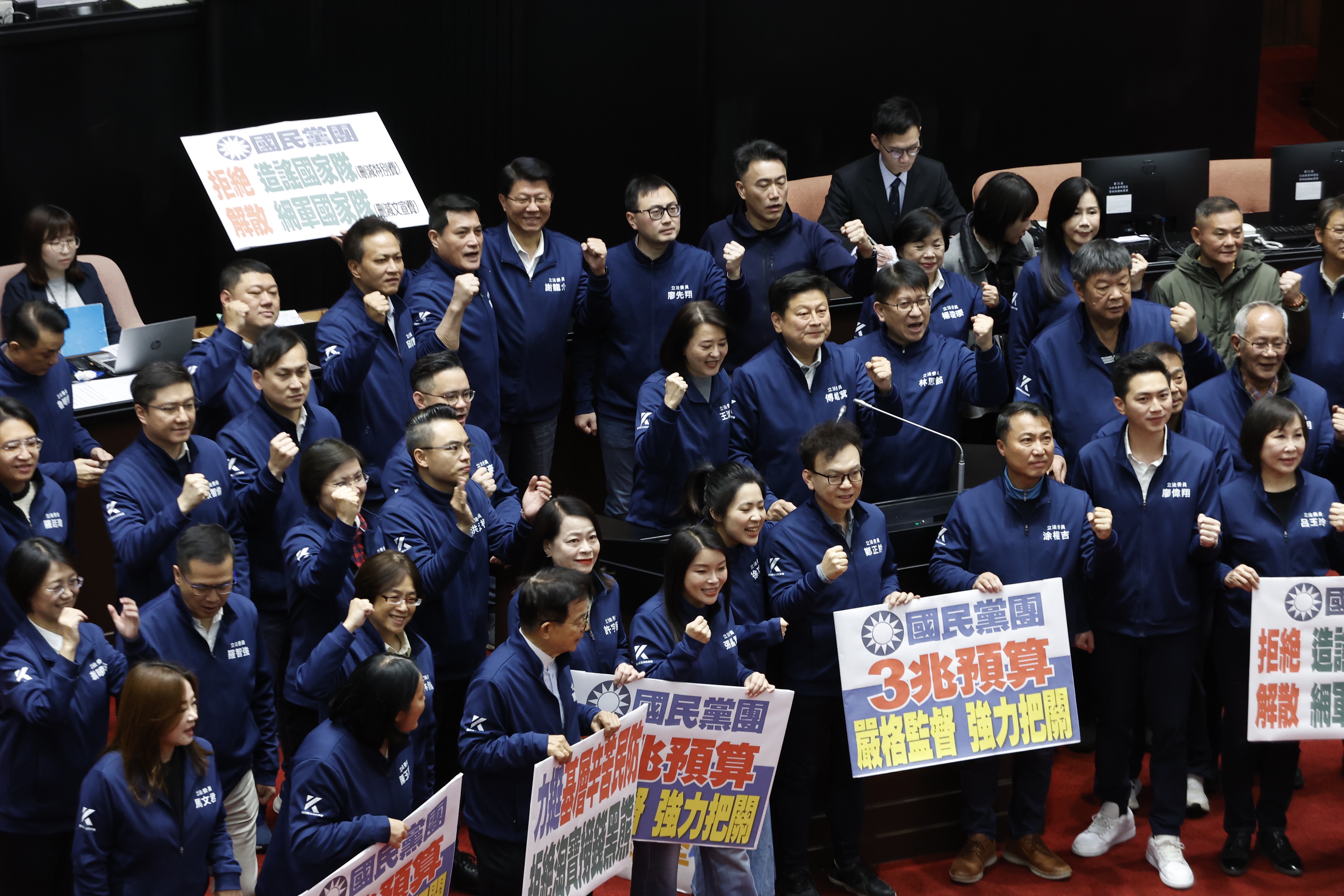 國民黨與民眾黨原本打算大幅刪減政府總預算，引起許多反彈，雖整體降低刪減預算，但有些刪減內容仍讓人感到傻眼。