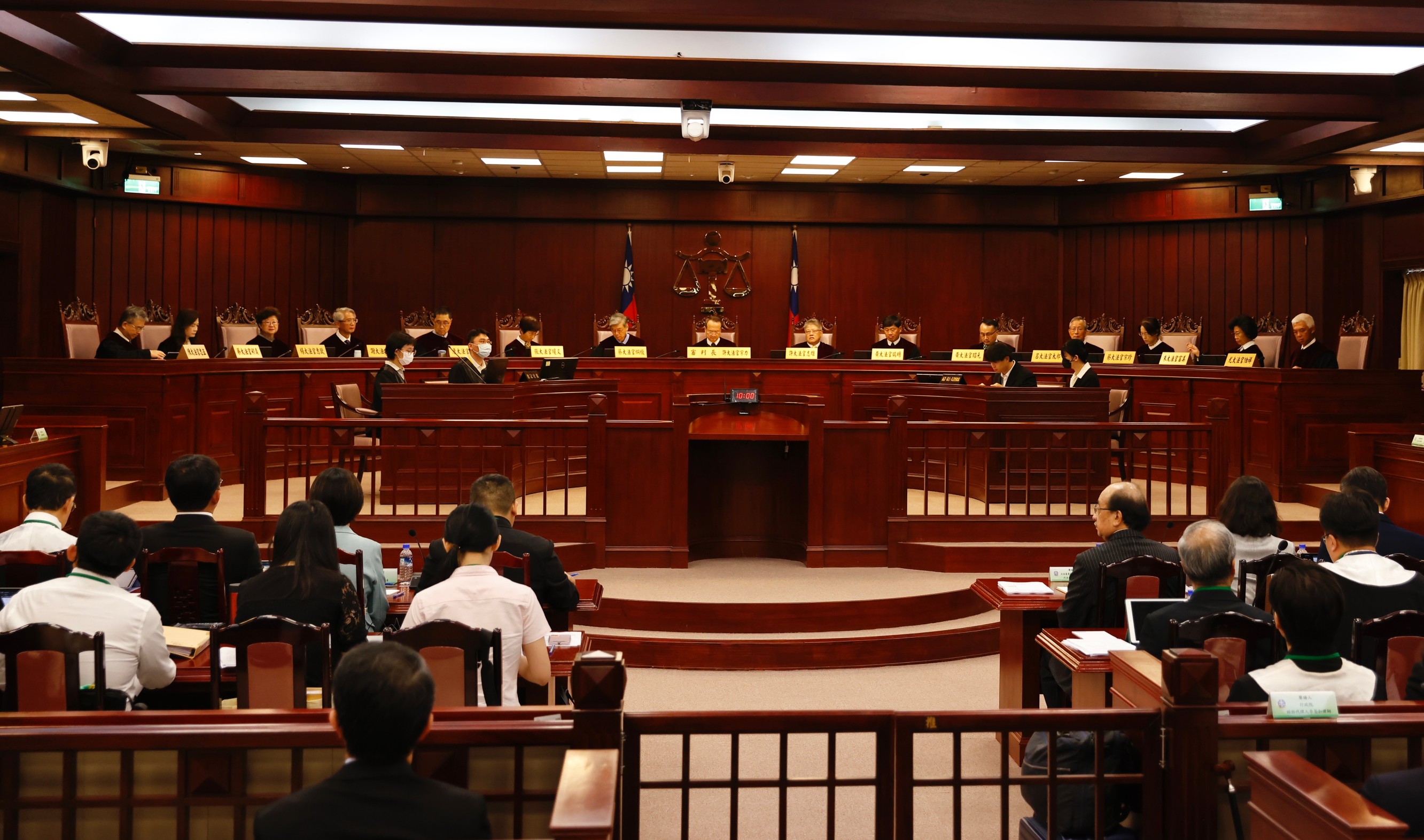 憲法法庭針對立法院職權行使法爭議開庭進行言辭辯論。