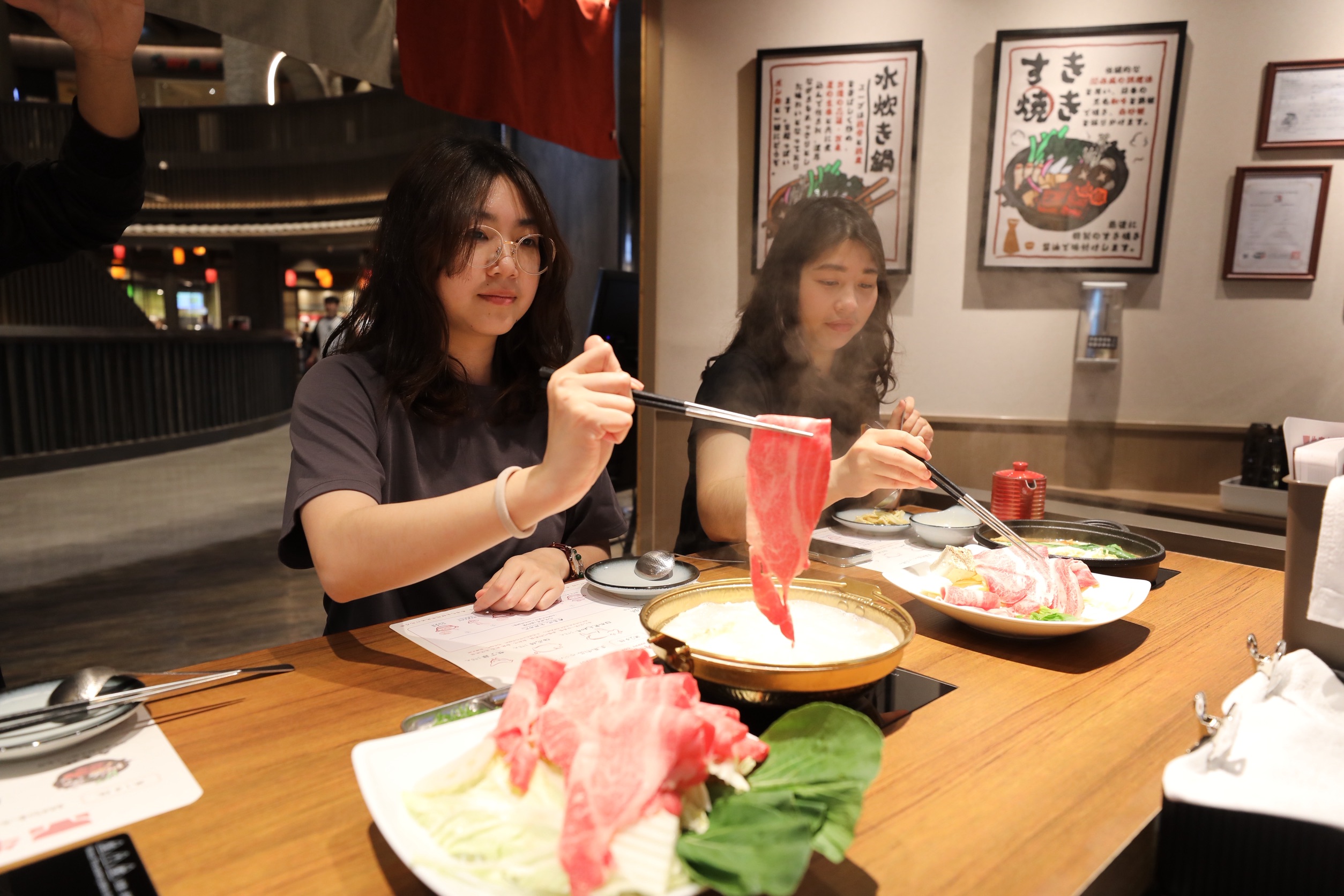 繼台中漢神和新光三越A4展店後，在竹北大遠百推出民生餐飲，包括季樂和牛鐵板燒和牛喜壽喜燒水炊鍋。