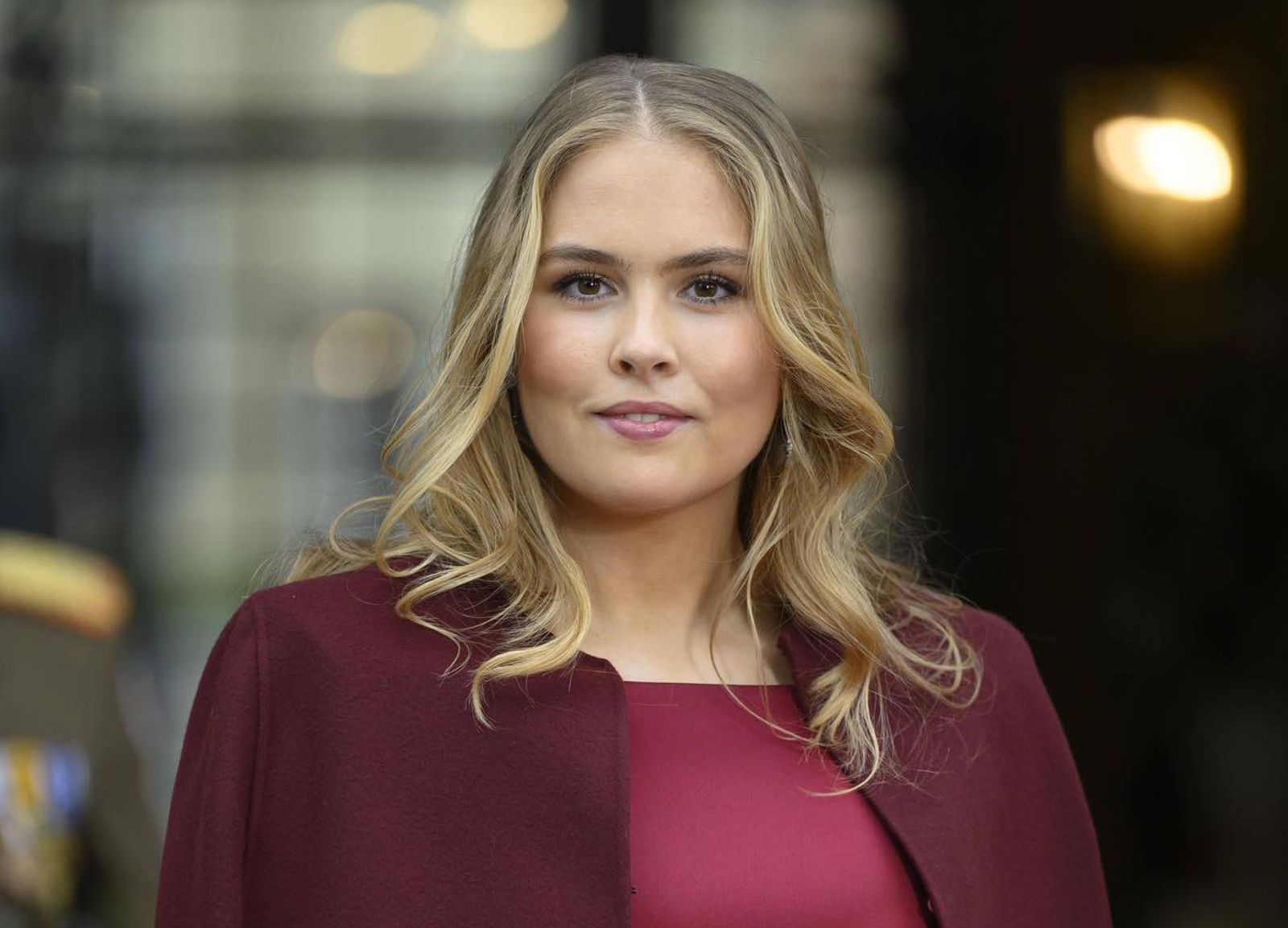 荷蘭公主22歲生日照曝光！「未來女王」氣場大開　走過威脅更堅強