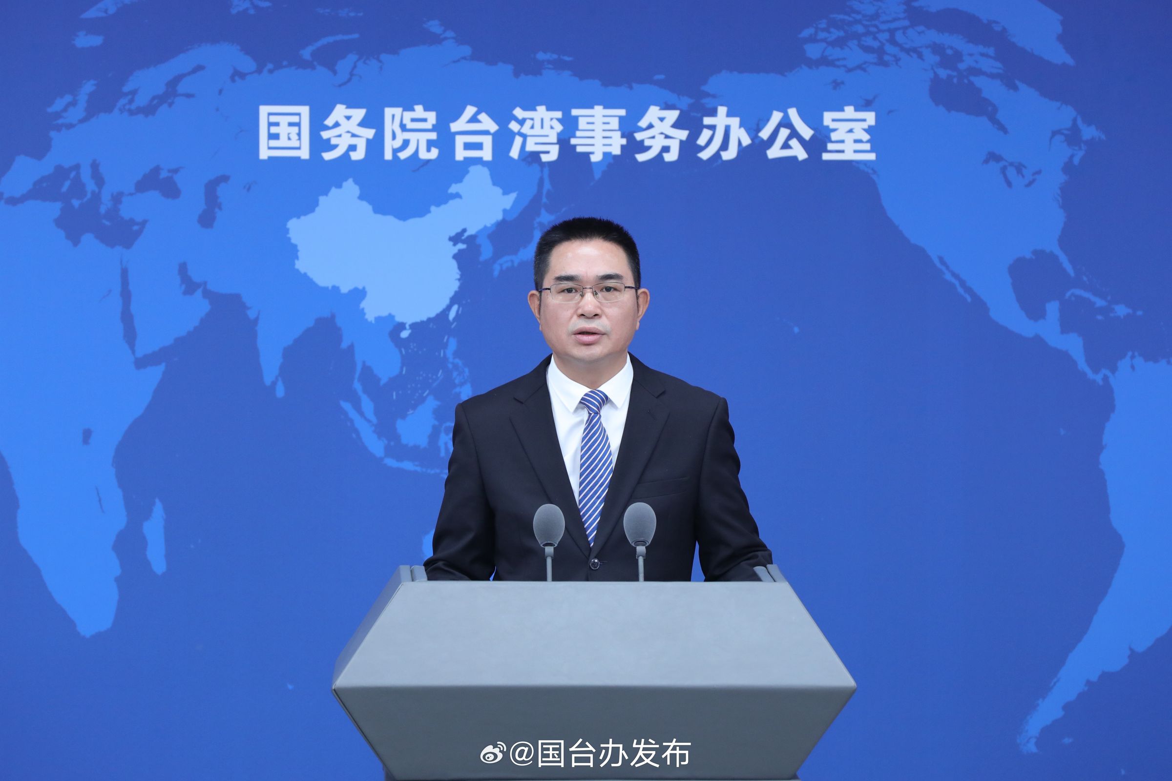 陳斌華砲轟，民進黨一邊空談和平、對話，一邊堅持拒絕九二共識，用兩面手法搞「和平分裂」是癡心妄想。（翻攝自微博＠國台辦發布）