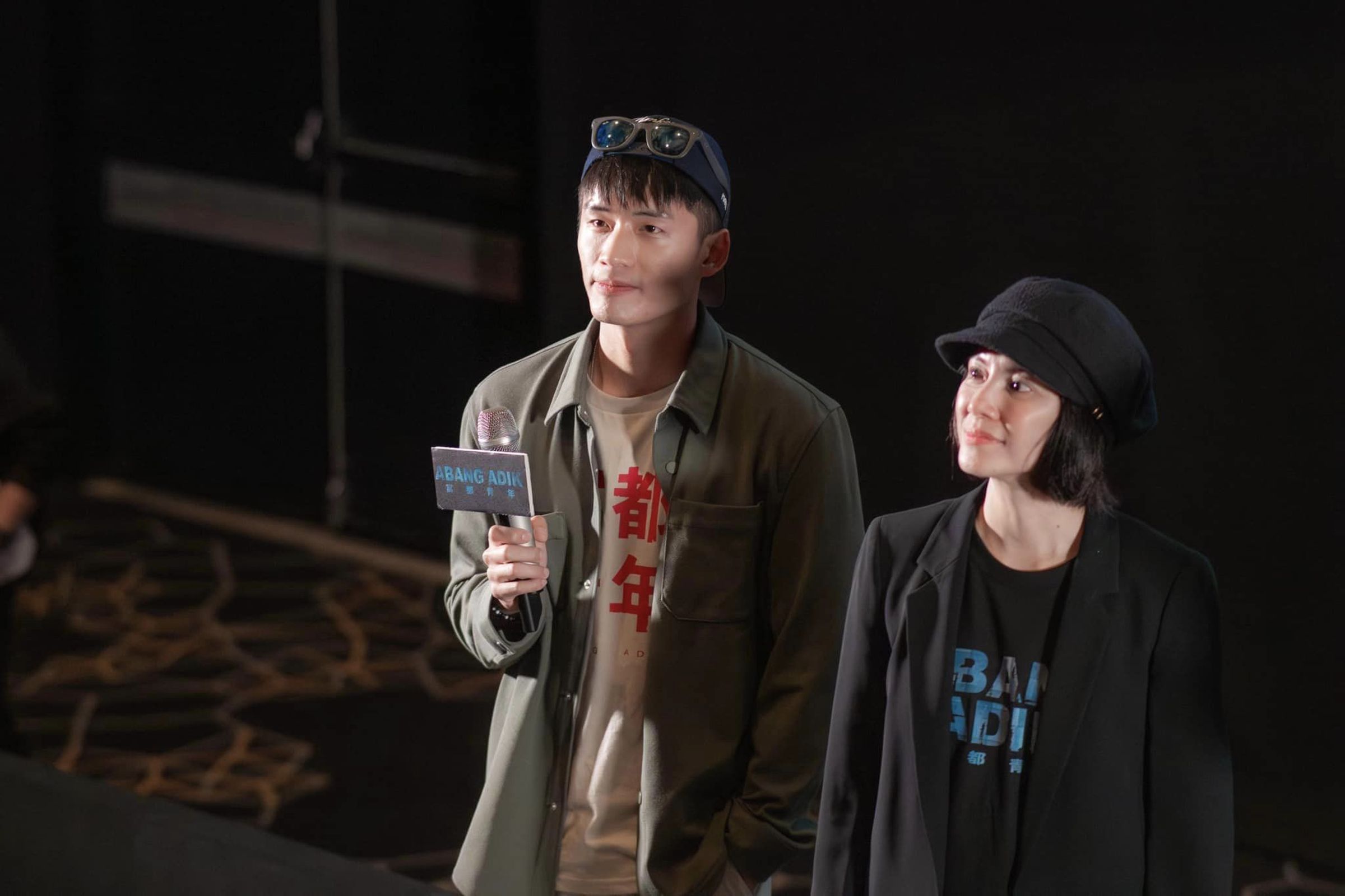 李心潔與陳澤耀回到馬來西亞跑映後,面對多種族的觀眾,2人馬上任意切換華語、粵語、英語、馬來語等聲道和觀眾交流。(摩爾娛樂提供)