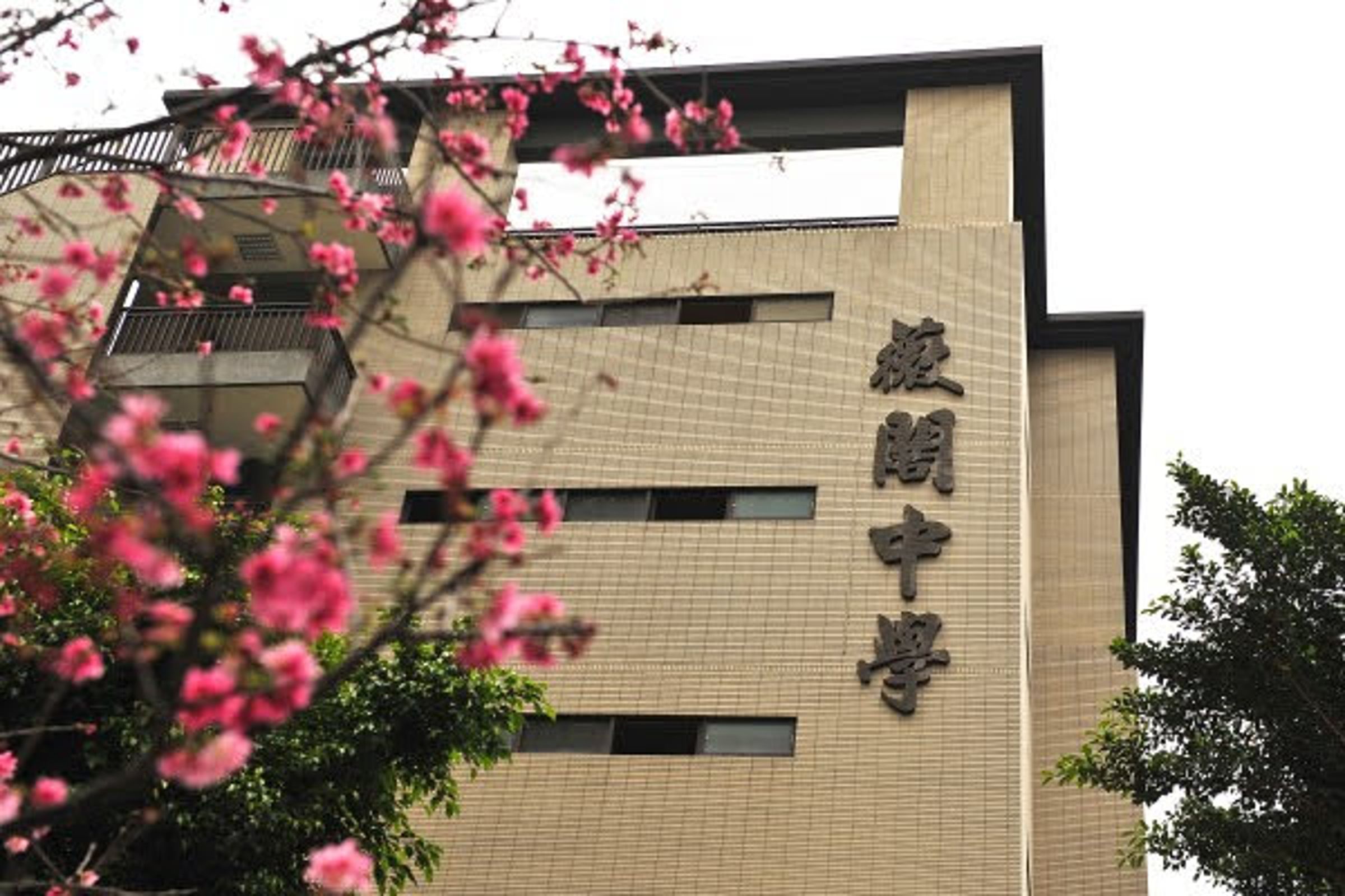 法官認為外師不實指控薇閣中學遭國外大學列「黑名單」，應賠償新台幣百萬元。（薇閣中學提供）