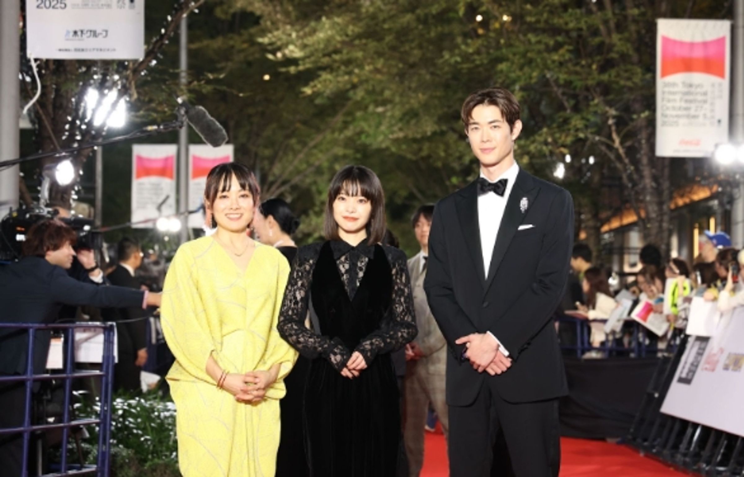 導演天野千尋（左起）與演員岸井雪乃、宮澤冰魚現身第38屆東京國際影展紅毯。（東京國際影展提供）