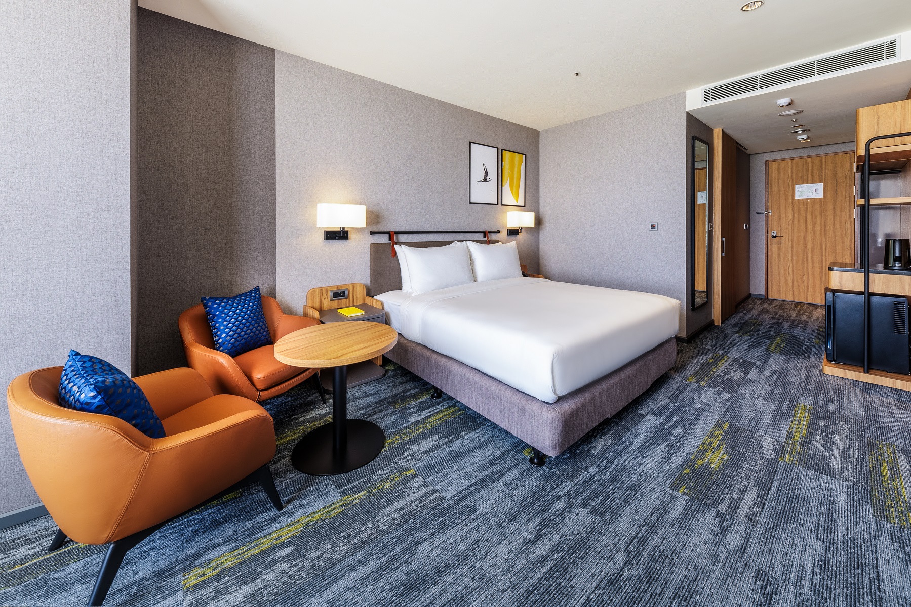 嘉義福容voco酒店試營運，搭配高級客房推出試營運一泊二食專案， 6999元起只賣到六月底。(嘉義福容voco酒店提供)