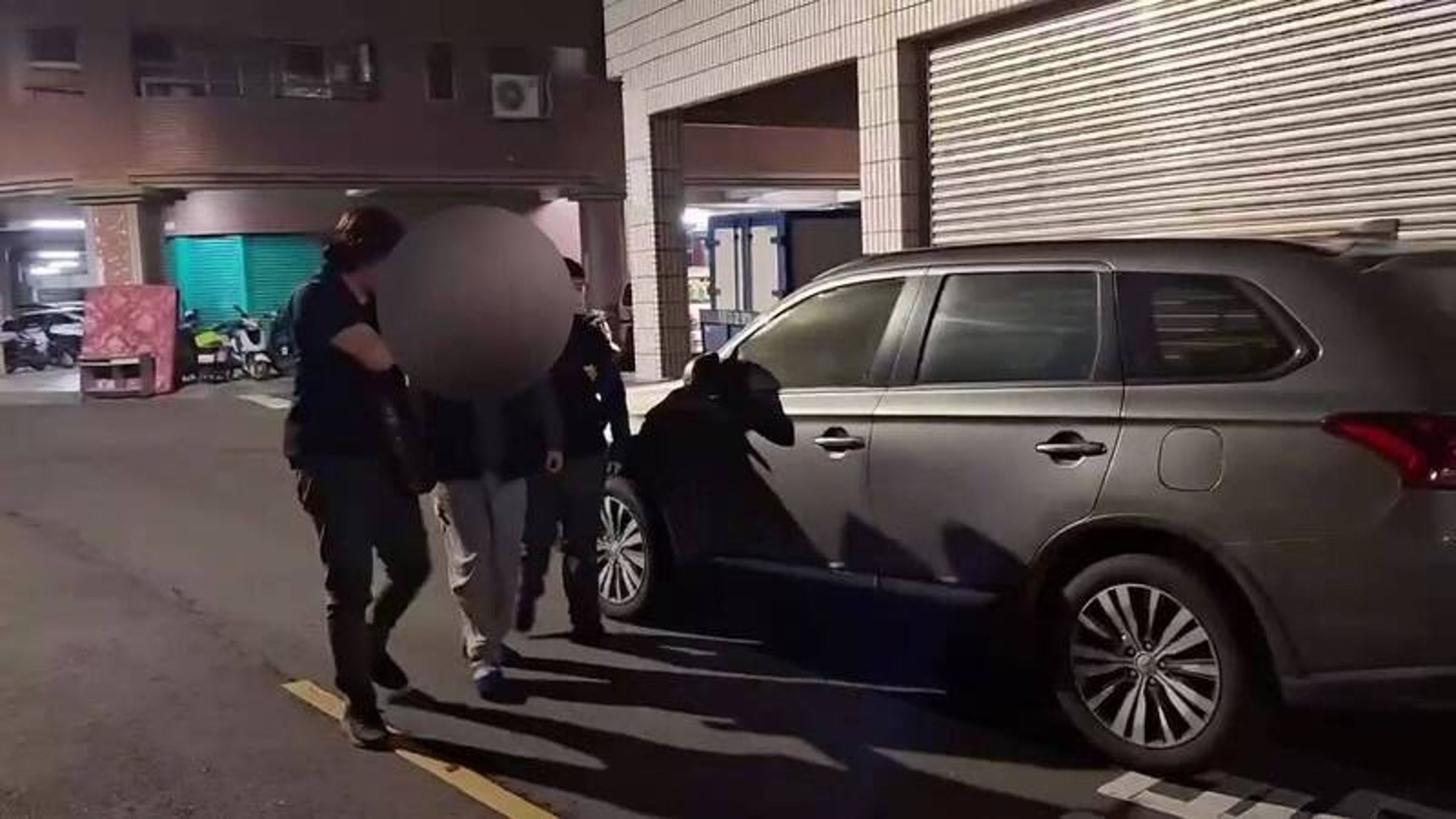 涉嫌揚言在台北捷運殺人的趙姓男子今日凌晨於高雄落網。（翻攝畫面）
