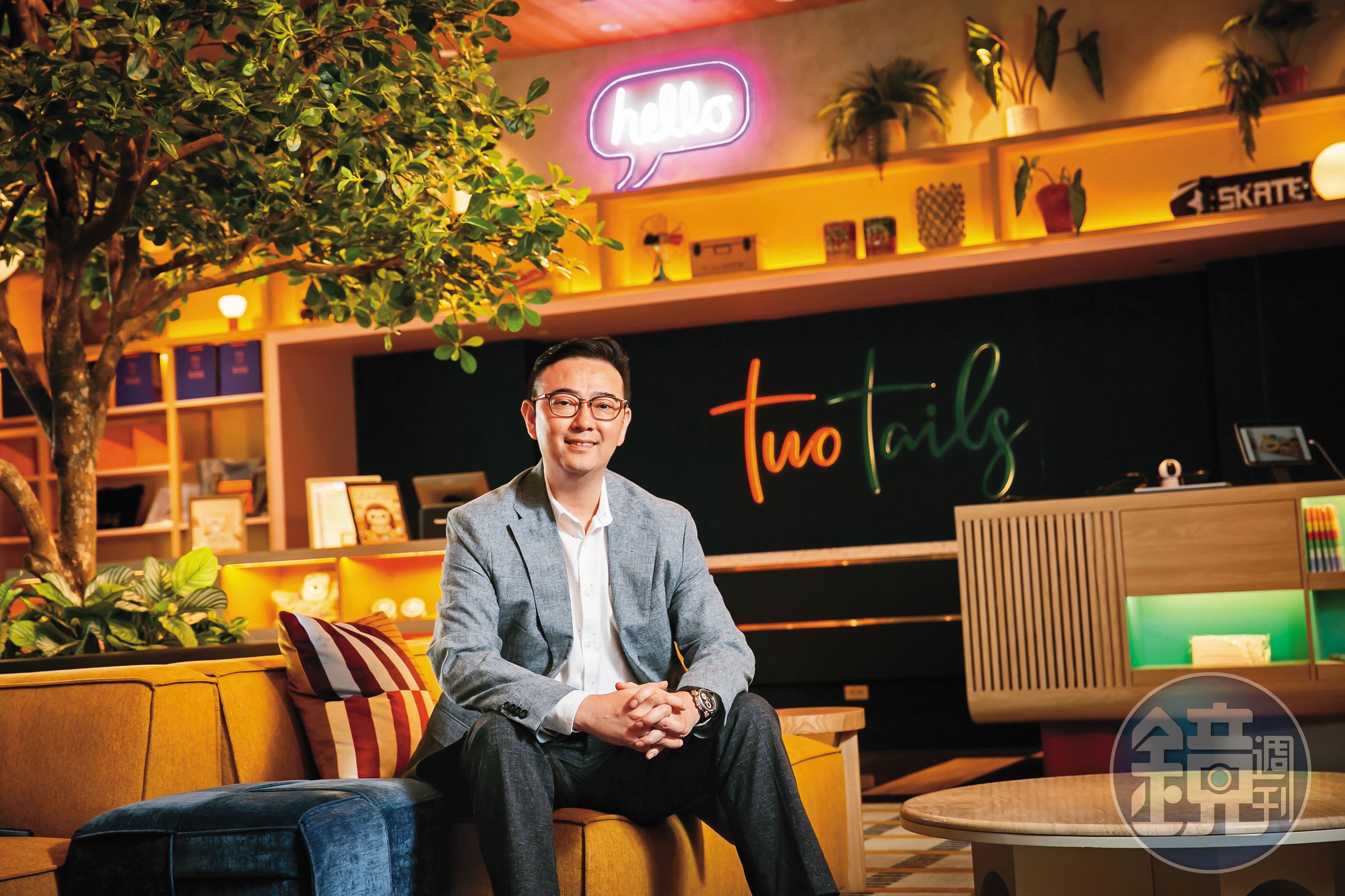 擁有近30年飯店經營資歷的Two Tails(樂樂旅)董事長馮傑,把飯店大廳打造成兼具年輕與都會感的活力氛圍,開幕5個月,住房率從3成躍升至近7成。