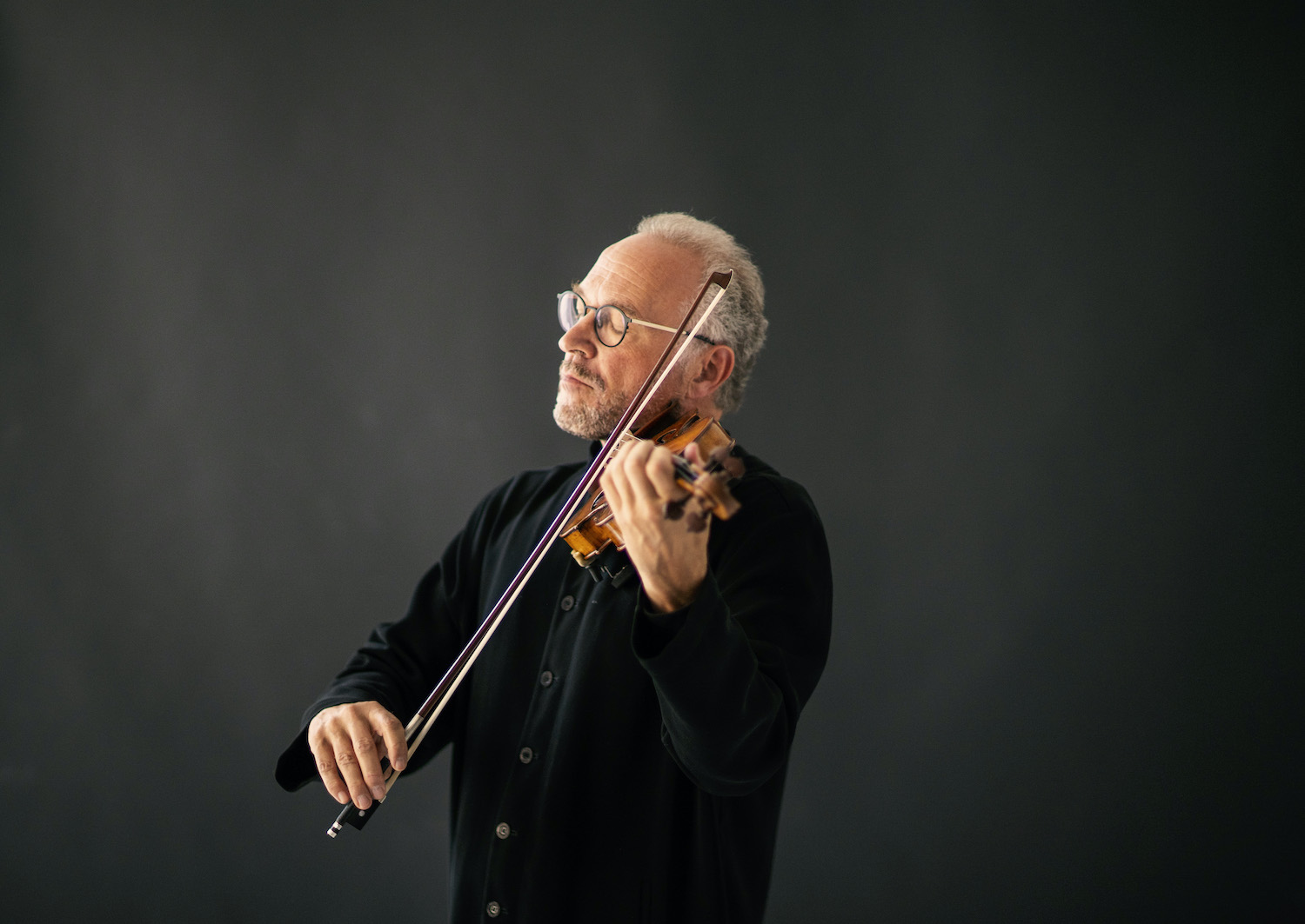 德國小提琴家布拉赫1月12日、13日將分別在高雄衛武營及台北國家音樂廳獻藝。（鵬博藝術提供）