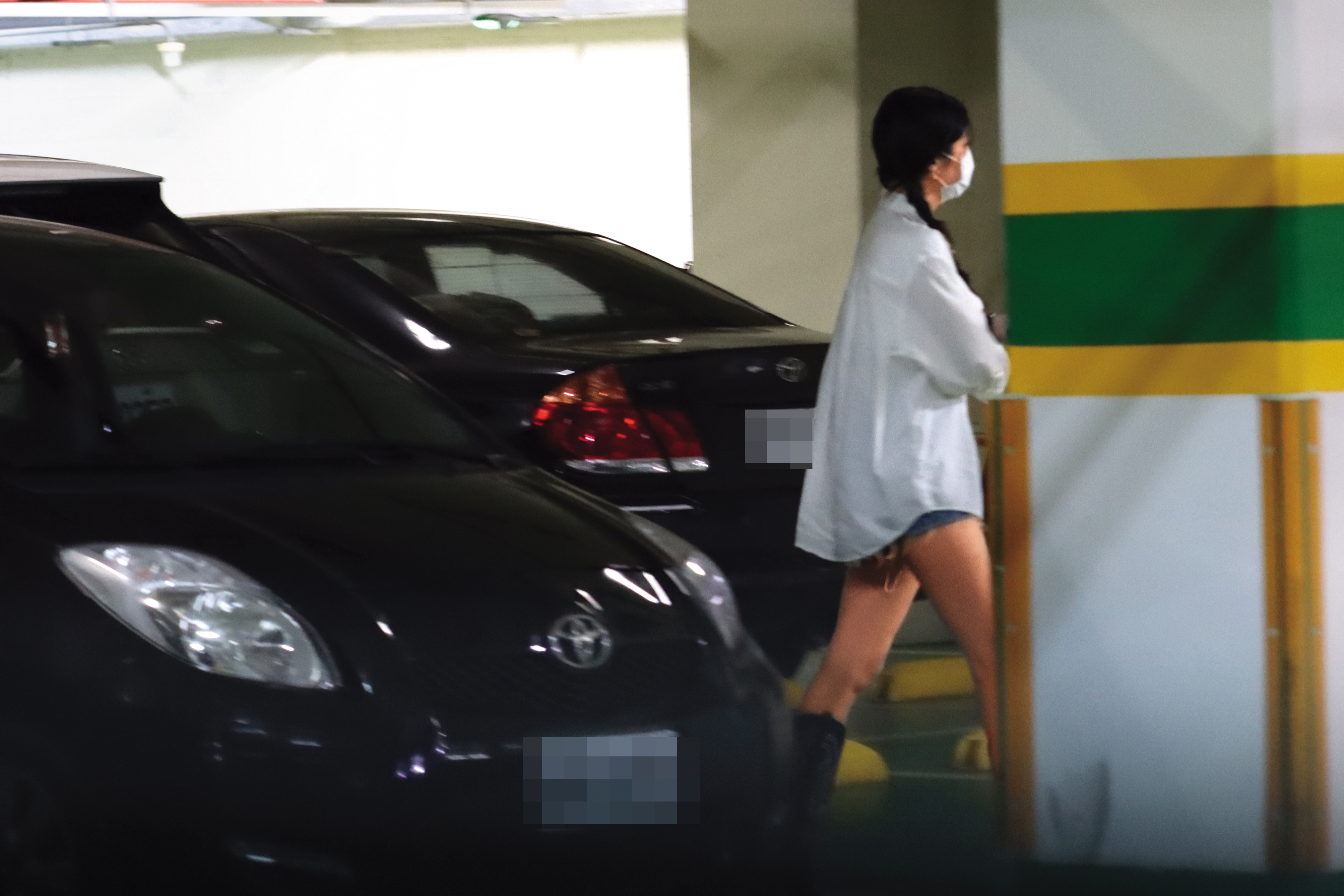 4月4日13：48，在朱軒洋生日這天，Cindy獨自駕車出門。