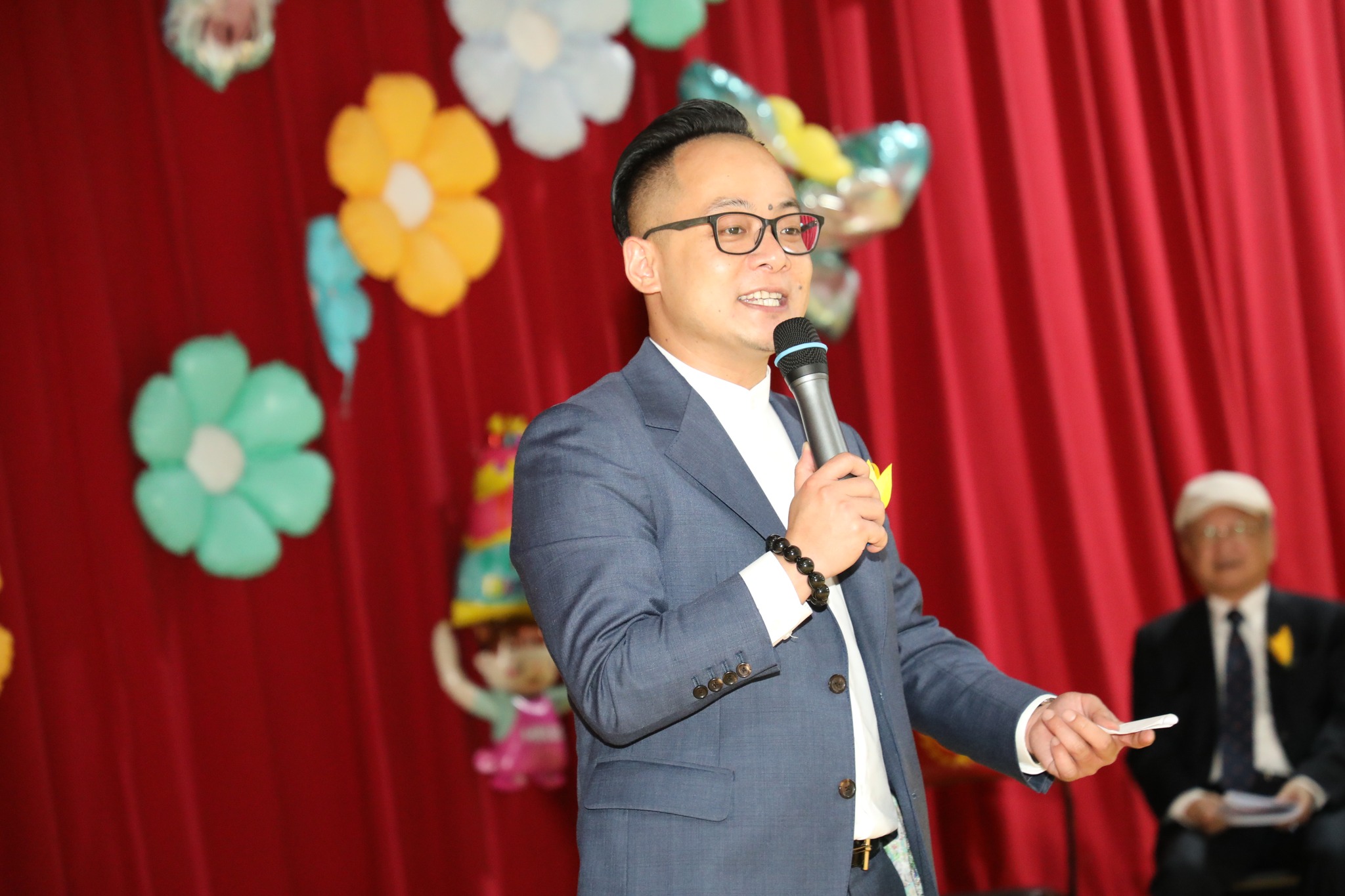 基隆市議長童子瑋發文談大罷免，卻被誤為適和碩董事長童子賢。（翻攝自臉書@童子瑋）