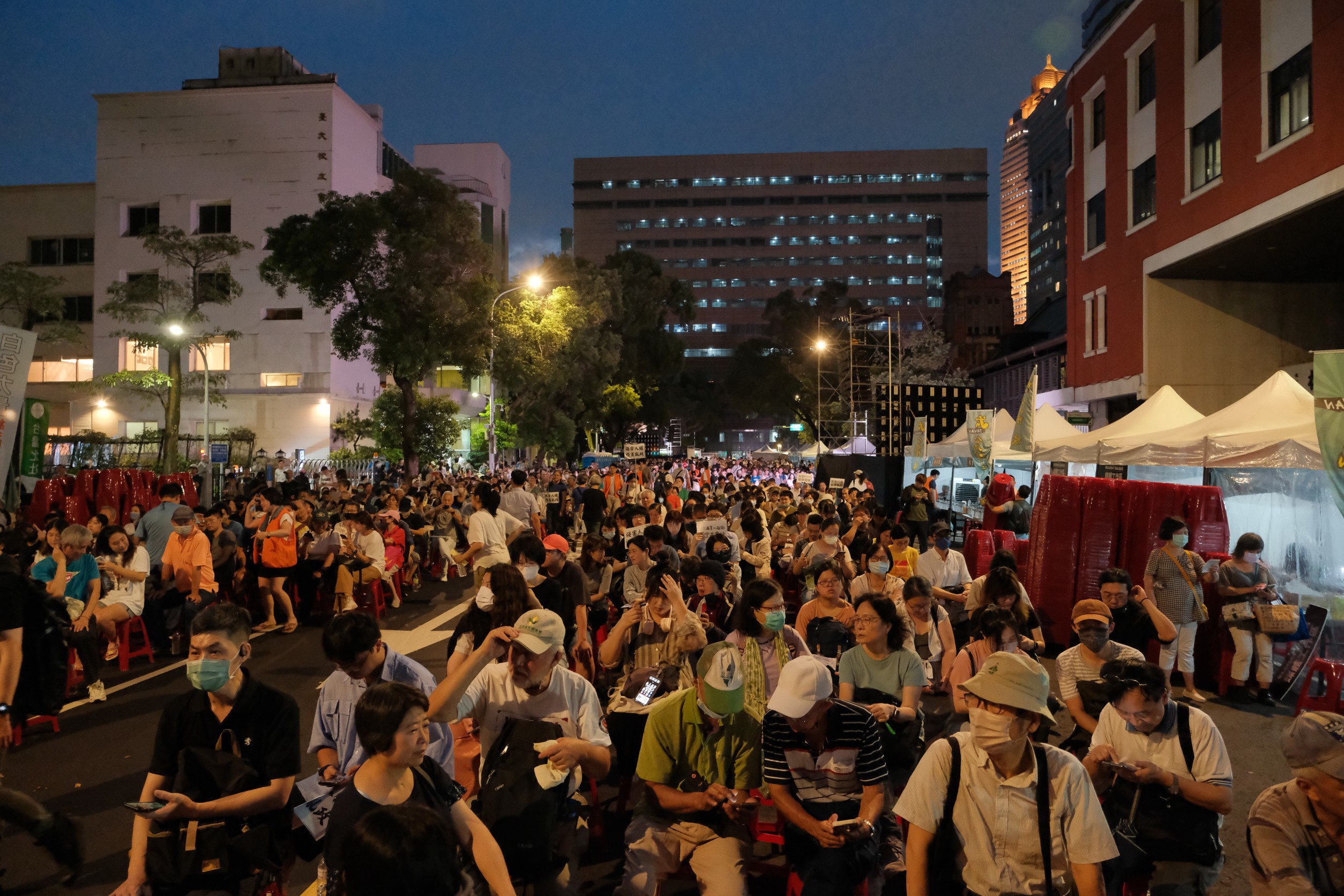 昨（19日）青鳥行動現場仍聚集數千人。