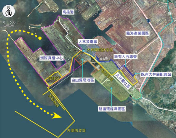 東丕營造遭檢舉未依約在高雄港A6碼頭旁製作沉箱,再由浮沉台船運至一旁的碼頭。(翻攝環境部簡報)