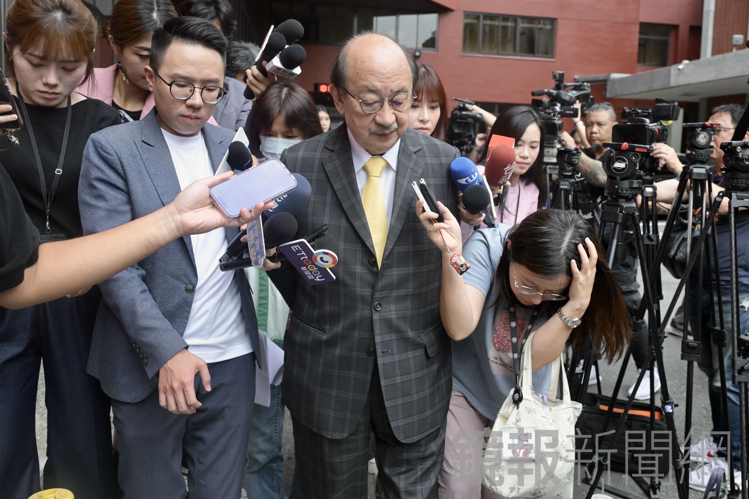 柯建銘被點名應辭黨團總召，近日綠營內部的衝突與分歧也浮上檯面。（鏡報林煒凱）