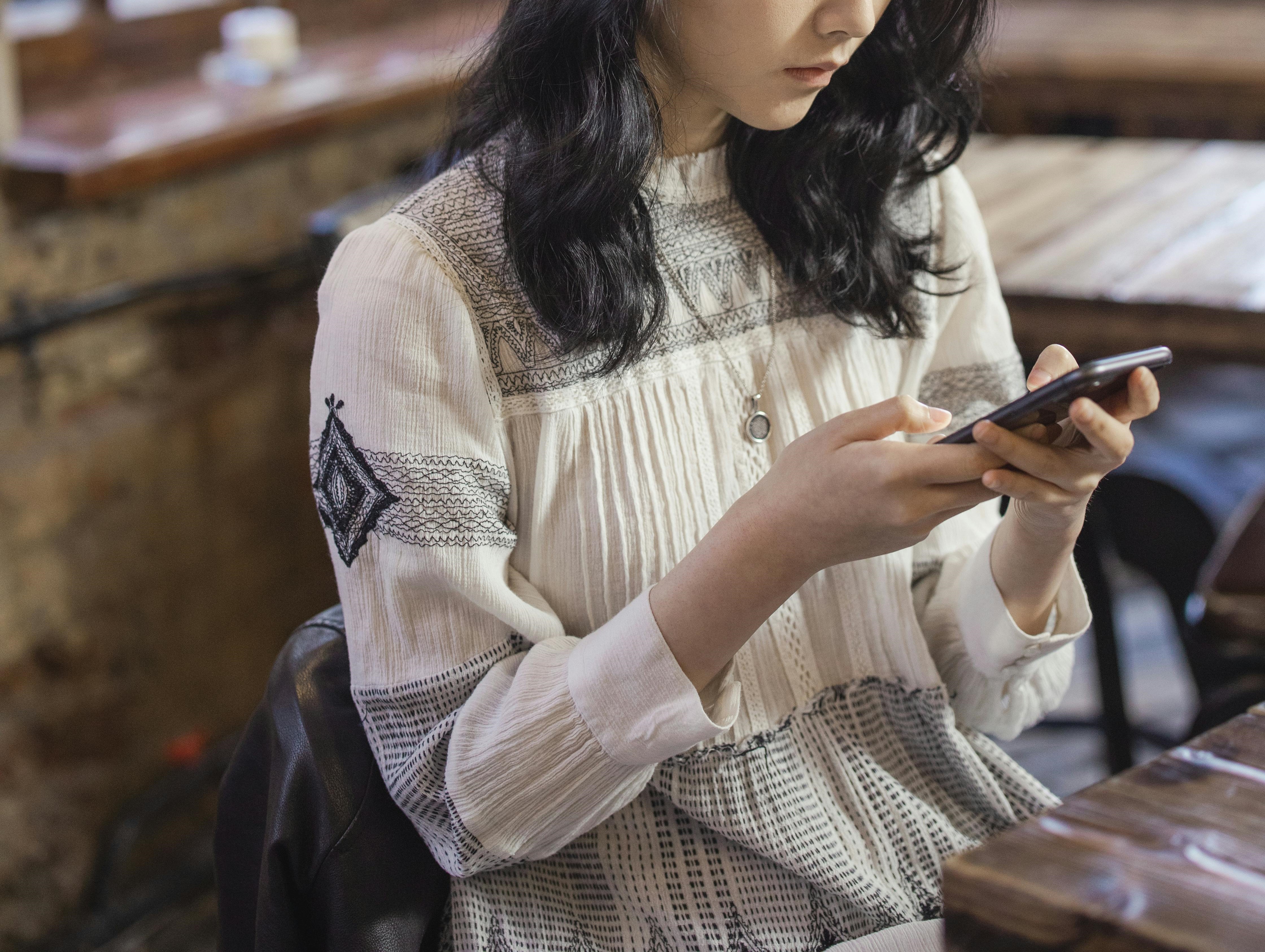 IG執行長日前親上火線否認「偷聽」陰謀論，然而Meta也曝光廣告投放的最新政策。（示意圖／pexels）