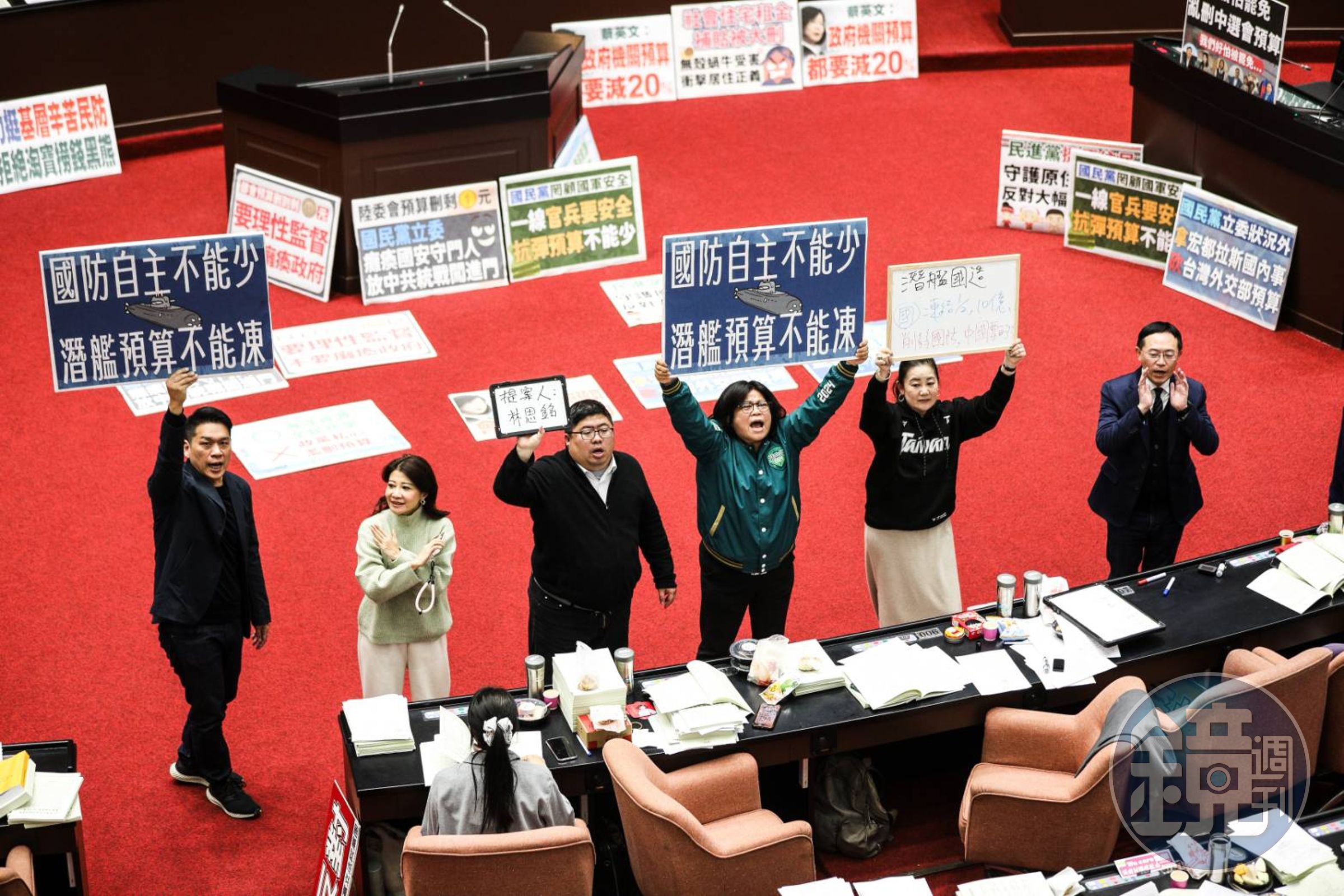 民進黨立委高喊支持潛艦預算、支持潛艦國造。