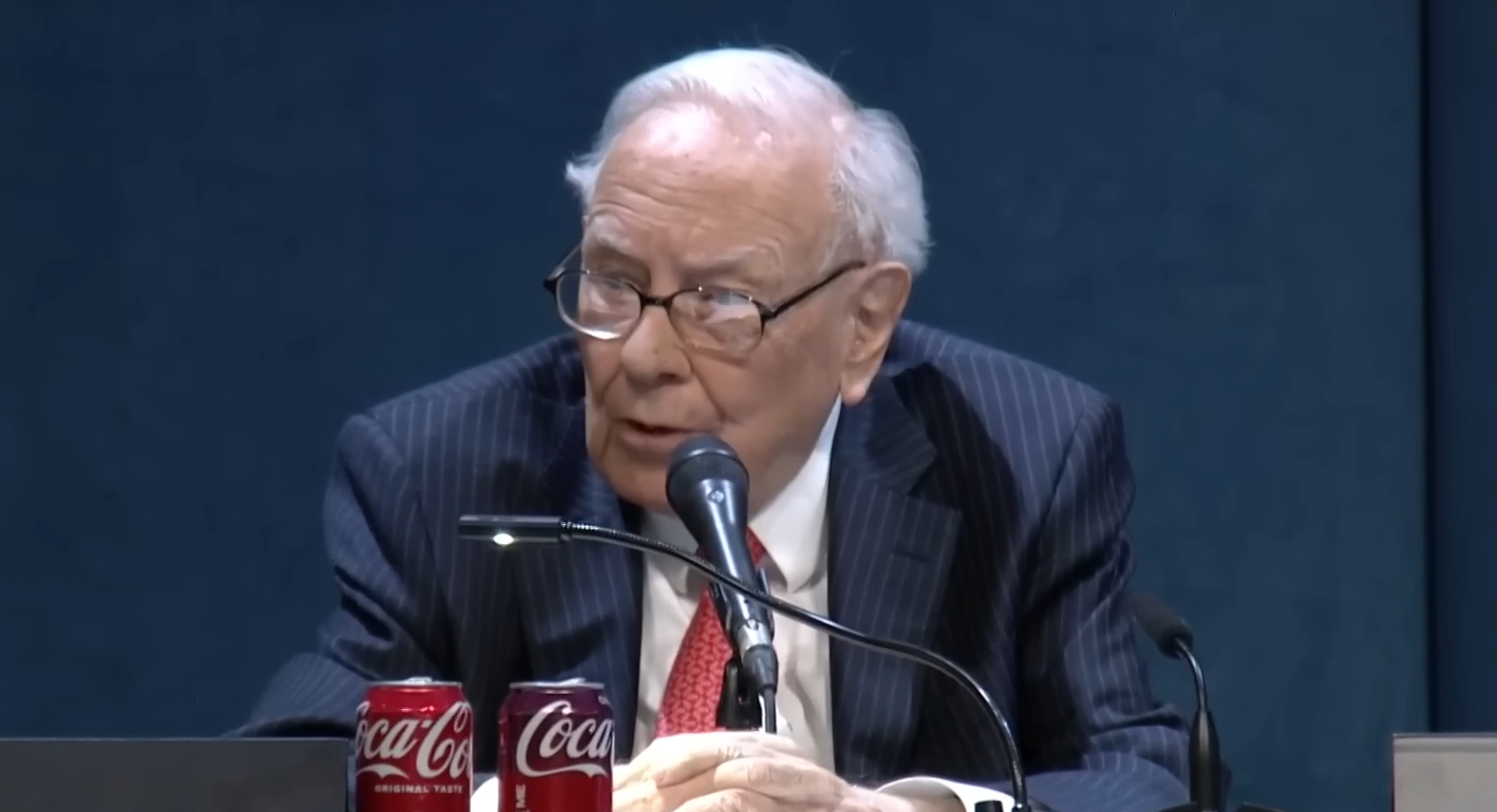 股神巴菲特出席今年波克夏海瑟威公司股東會。（翻攝自X）