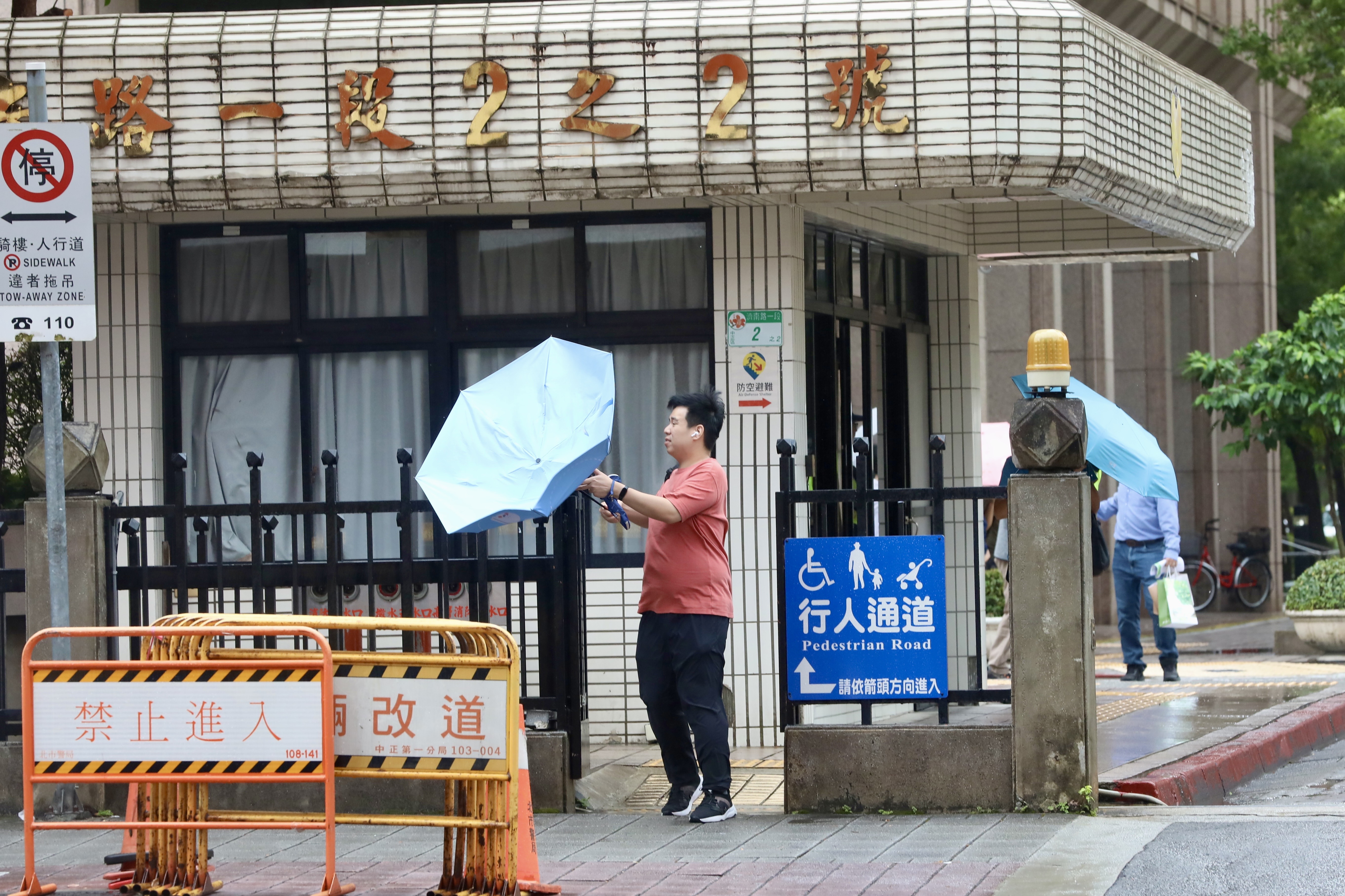 未來一週「晴雨交錯」，鋒面接力來襲「雨彈襲台」。（鏡報林煒凱）