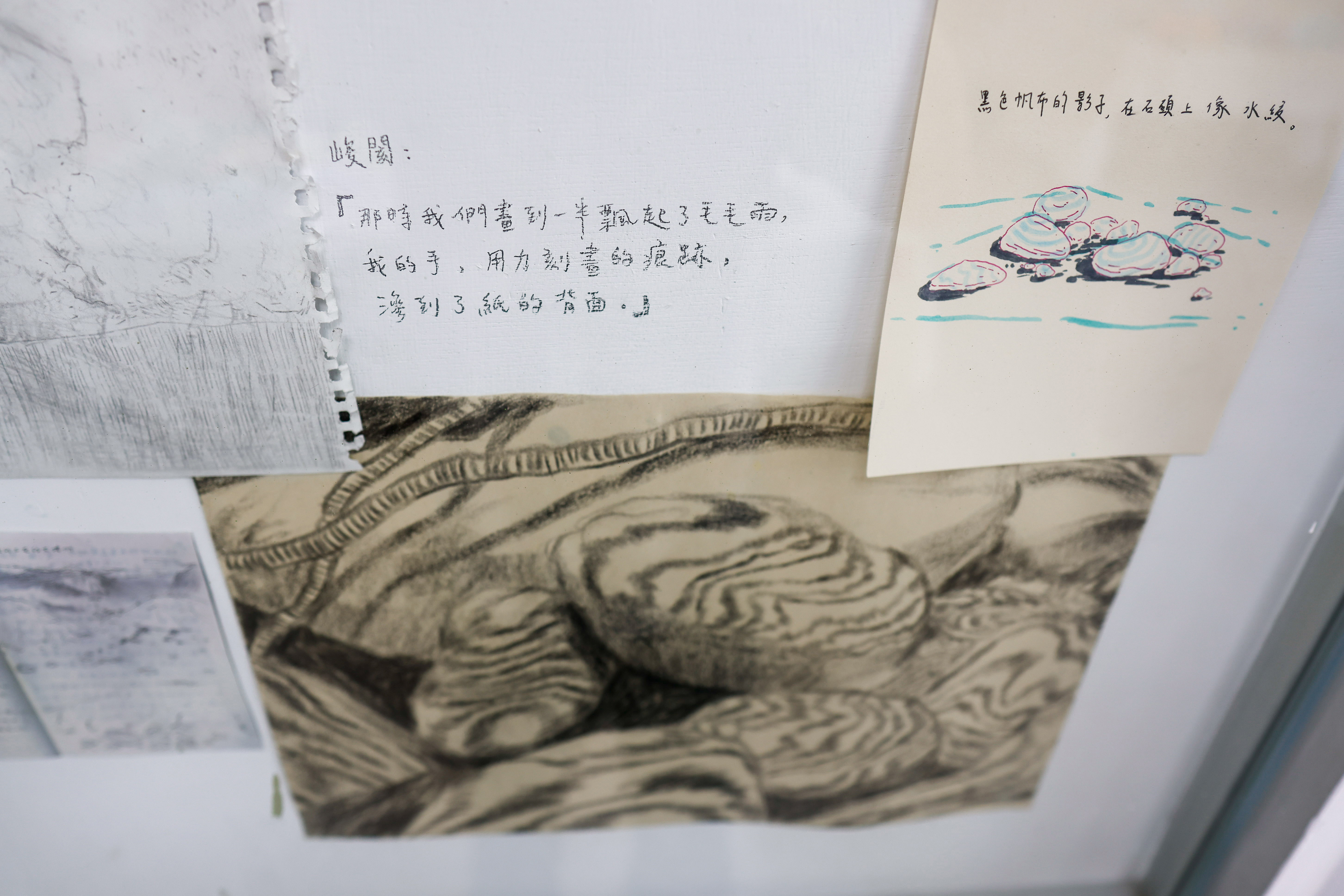 吳優說土資場的黑網像水紋，以寫意的方式畫下她對已逝建築的想念。