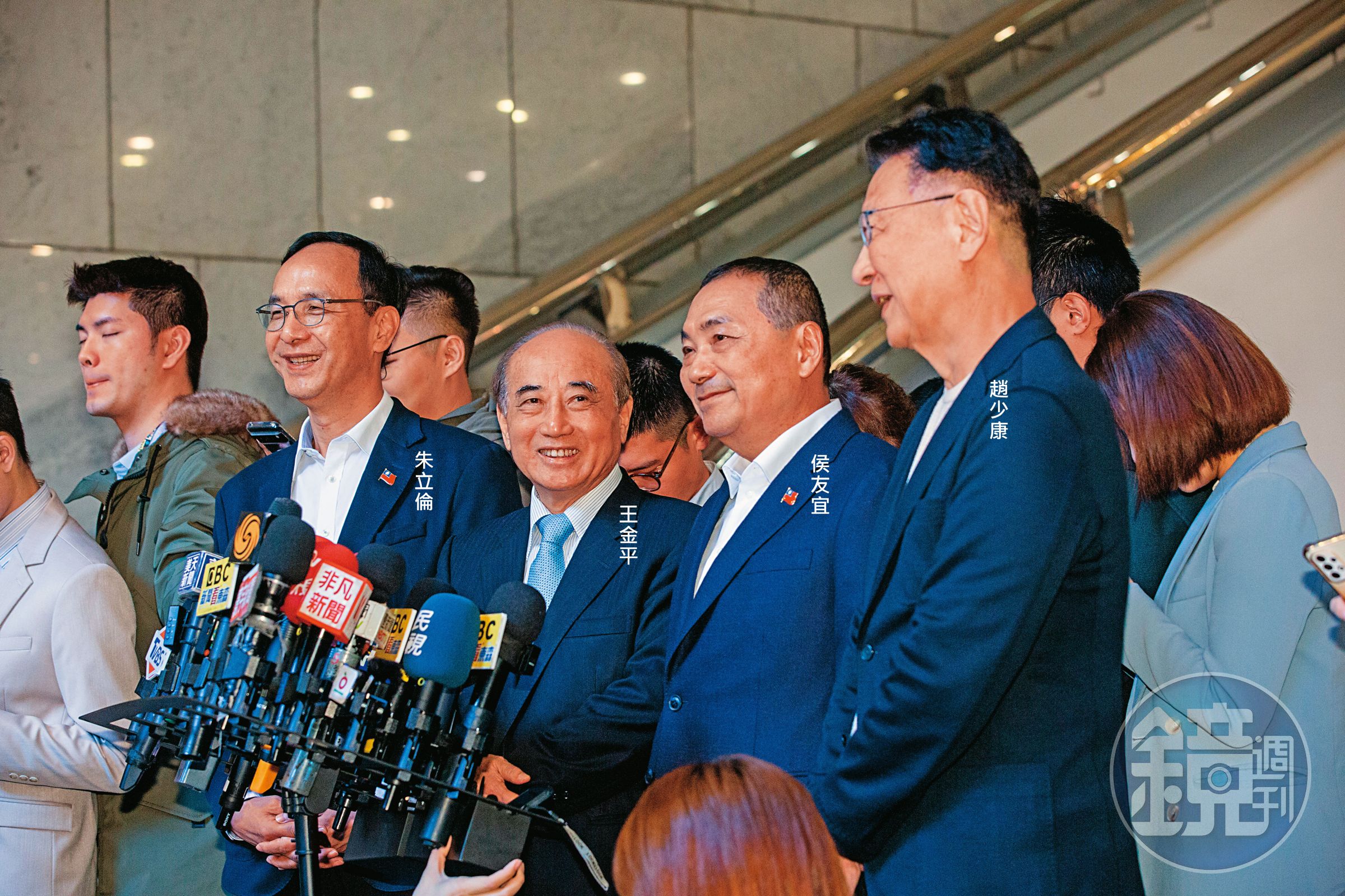 侯趙配成形後，找來熟悉地方派系、擅於調和鼎鼐的前立法院長王金平擔任後援會總會長，固穩組織票及黨內整合。