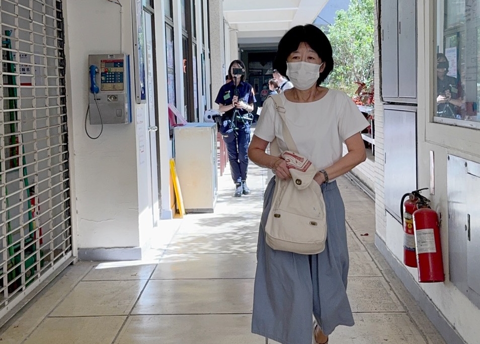 陳佩琪今日發文坦言，搜索票是趁柯出門時溜進書房偷看電腦的，還表示「我要聲明我不是去偷看他的women檔夾喔」。（翻攝自臉書@陳佩琪）