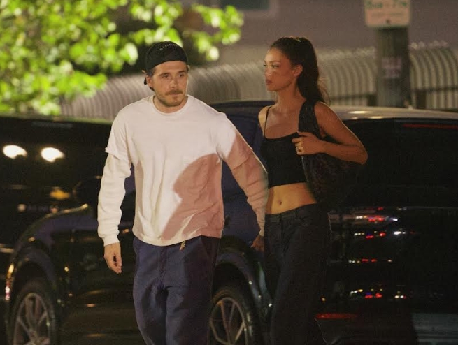 布魯克林貝克漢（左）與妻子妮可拉佩爾茲（右）婚後就移居洛杉磯，刻意疏遠在倫敦的父母親。（東方IC）