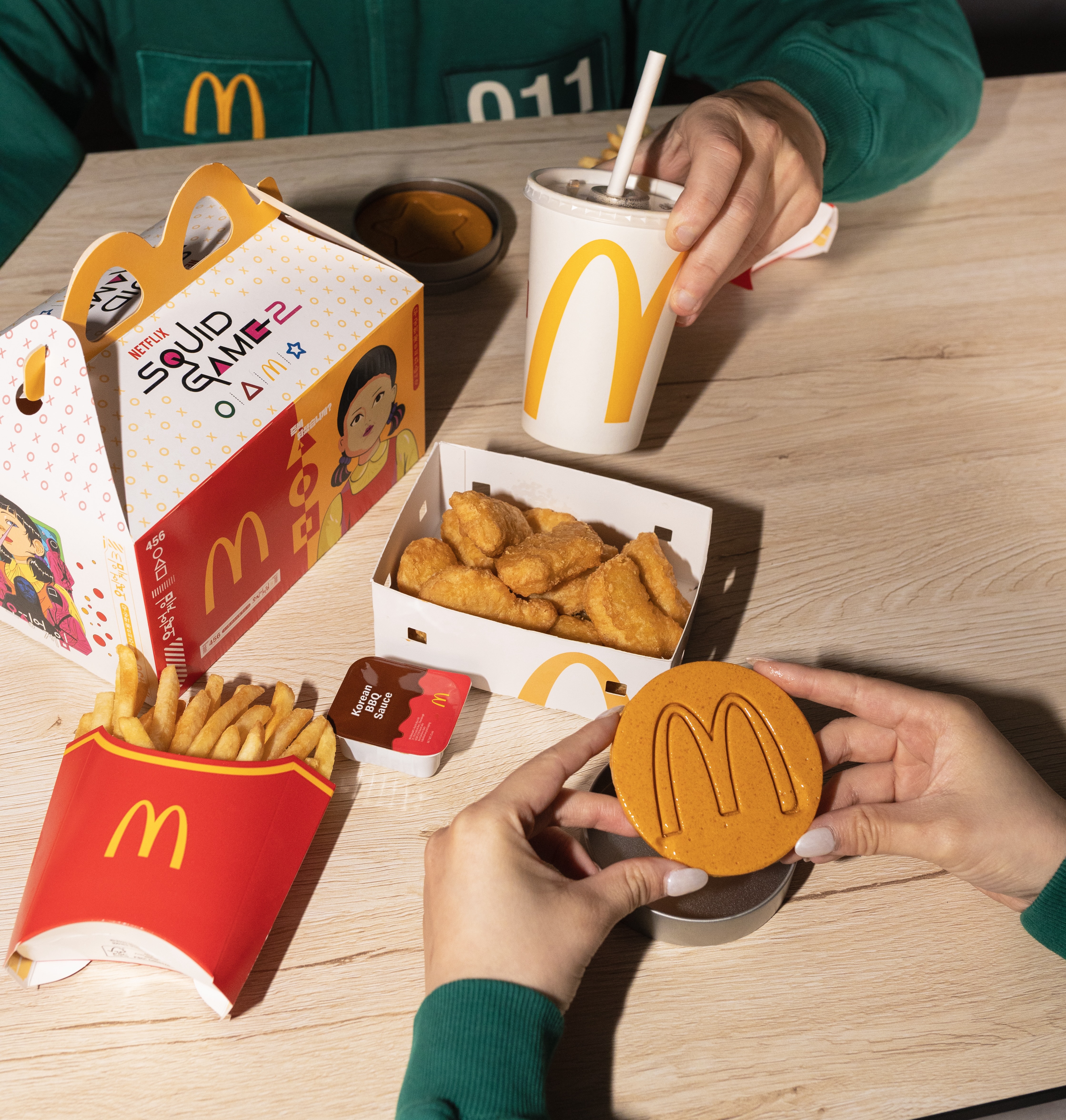 澳洲麥當勞開賣《魷魚遊戲》套餐,還送你一塊椪糖。(McDonald’s提供)