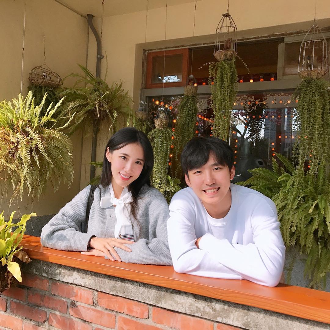 瑤瑤的韓籍男友曾送名牌包寵她。（翻攝自瑤瑤IG）